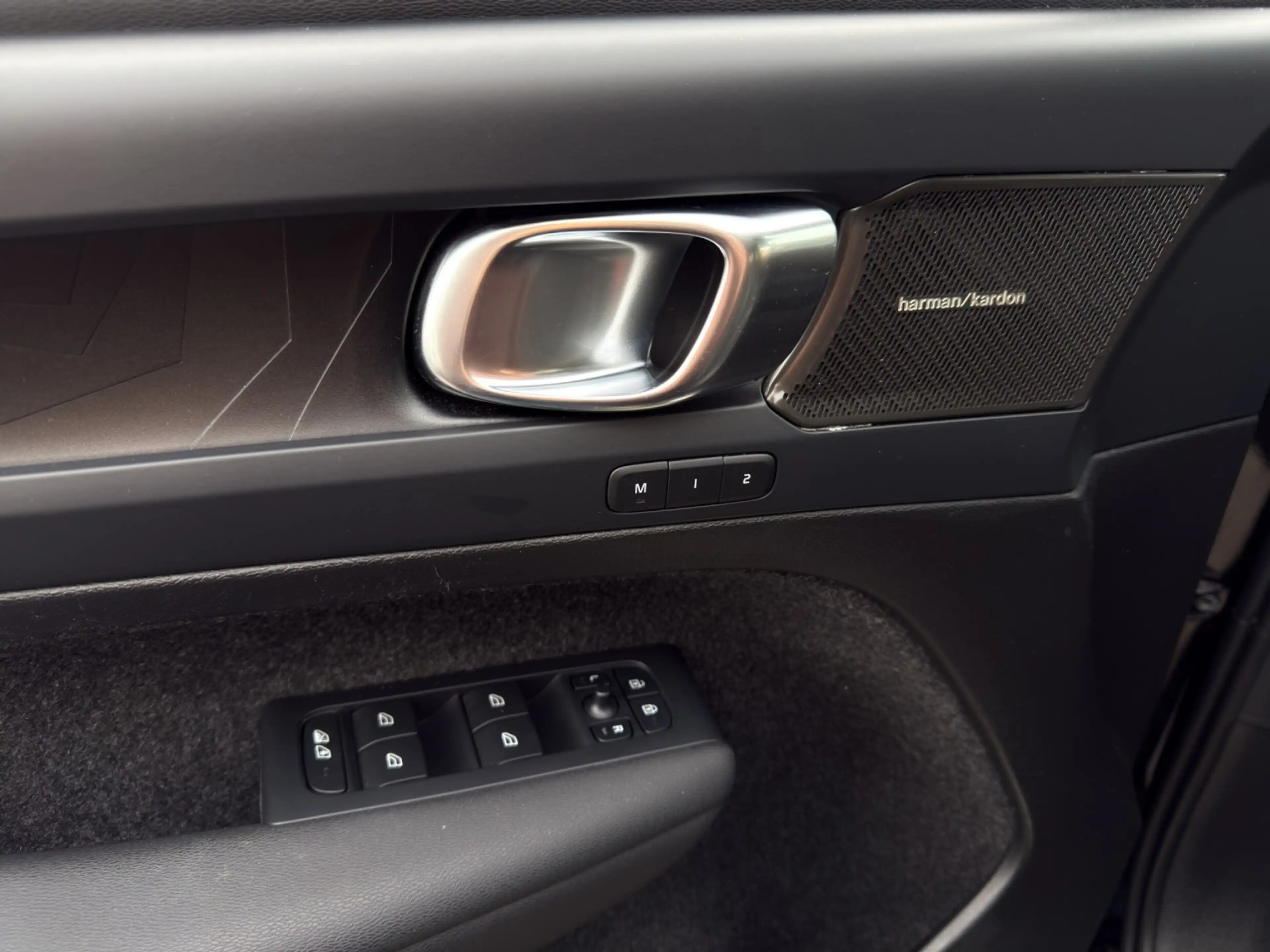 Volvo C40 Ultimate Pure Electric/GJR/LHZ/360Kam/Pano Klima — photo 12