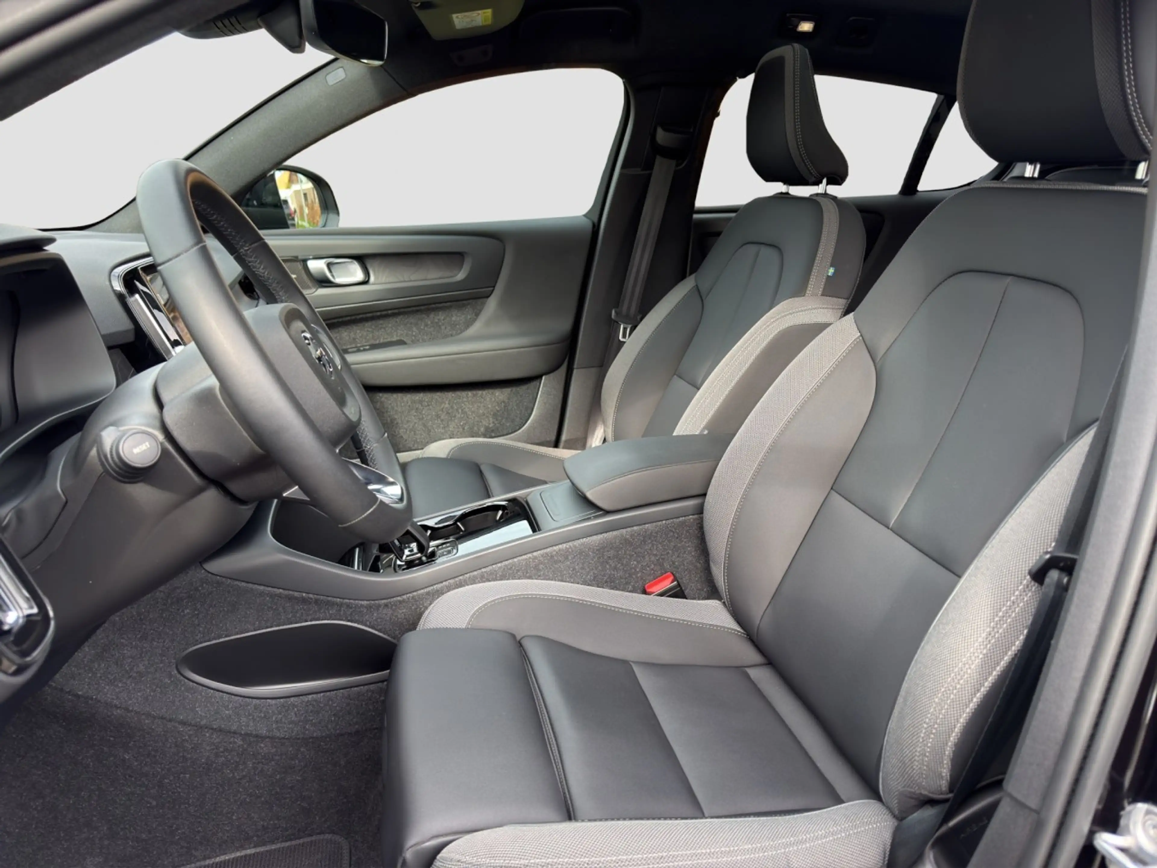 Volvo C40 Ultimate Pure Electric/GJR/LHZ/360Kam/Pano Klima — photo 13