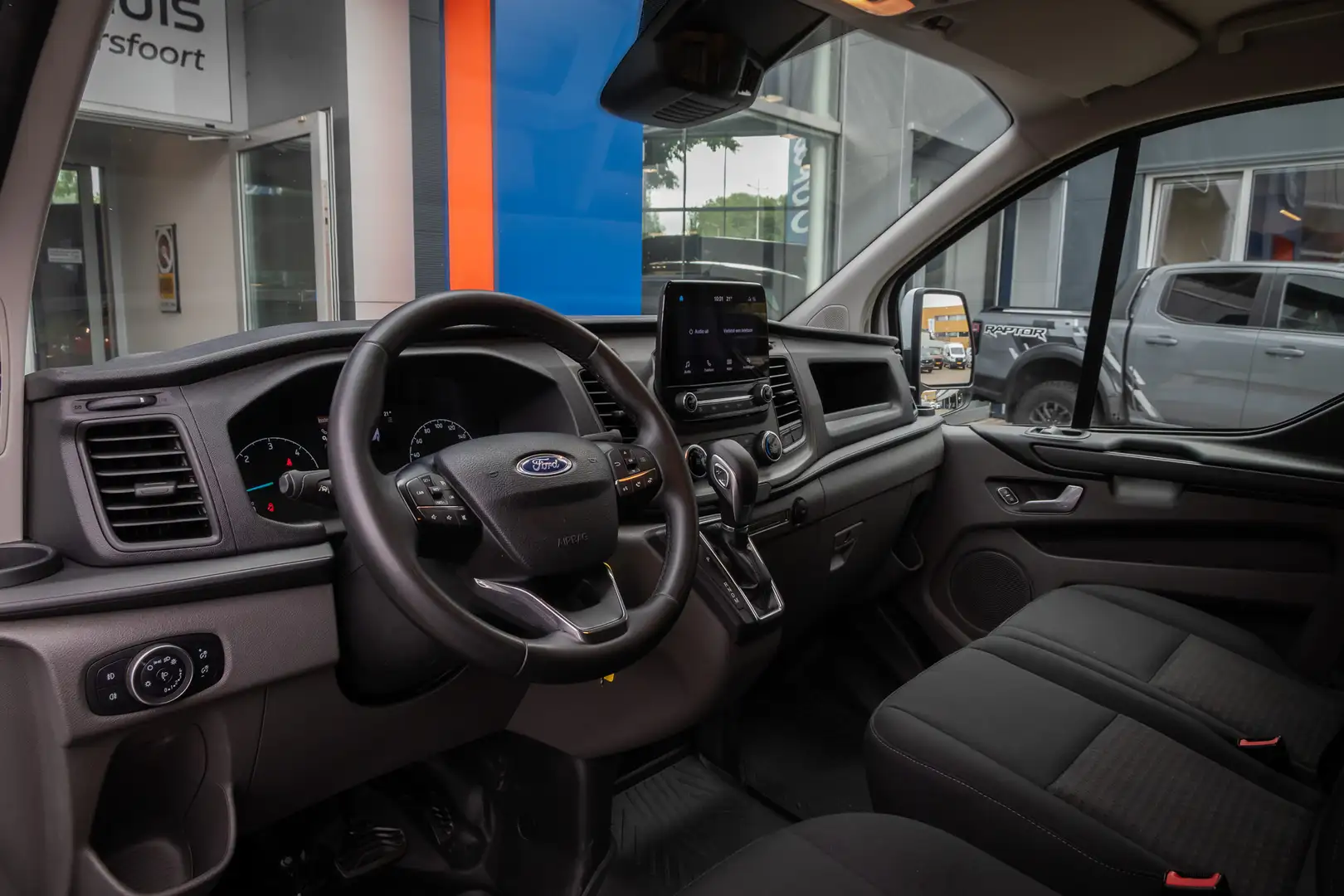 Ford Transit Custom 300 2.0 TDCI L2H1 Limited | Trekhaak | Stoel+voorr Wit - 2