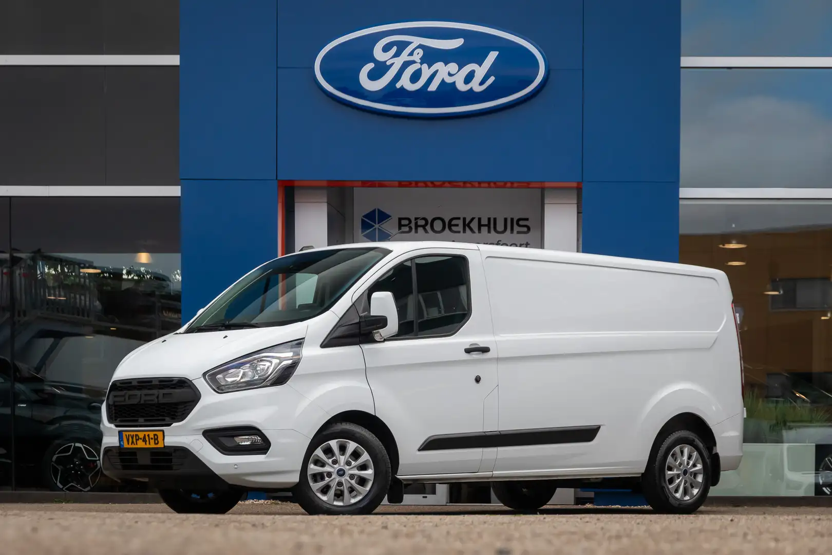 Ford Transit Custom 300 2.0 TDCI L2H1 Limited | Trekhaak | Stoel+voorr Wit - 1
