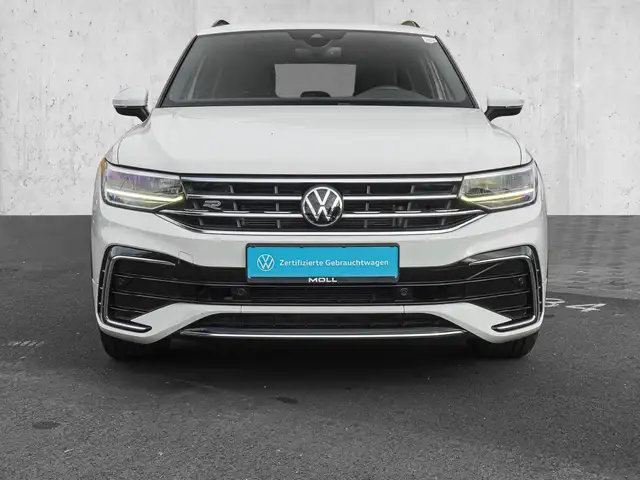 Volkswagen Tiguan view 3