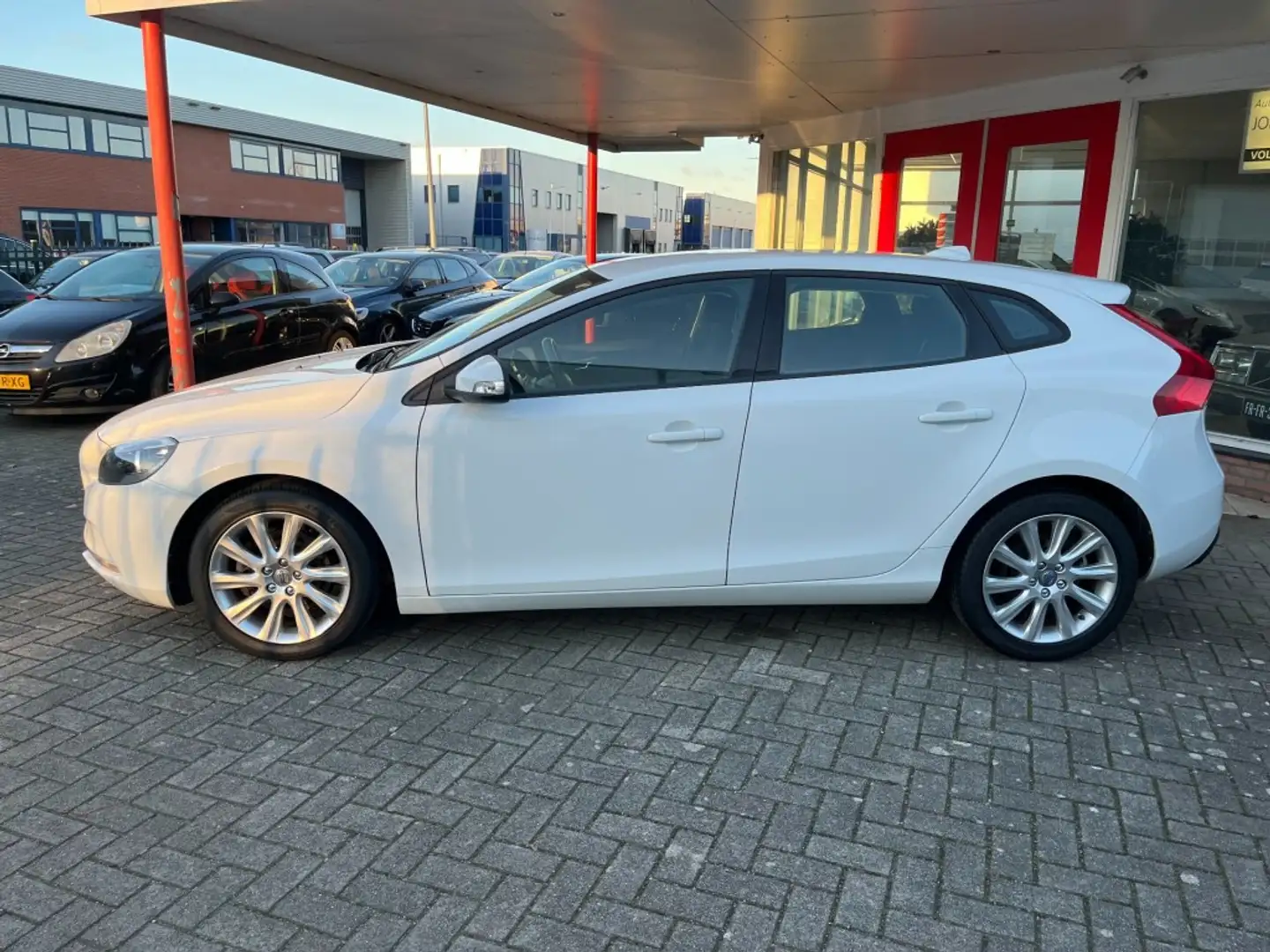 Volvo V40 1.6 T2 120PK Lichtmetalen velgen onderhoudshistory Blanc - 2