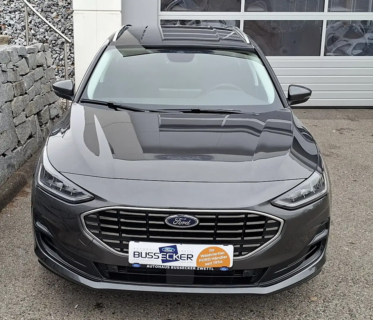 Ford Focus Turnier 1,5 EcoBlue Titanium Edition Aut. Grau - 2