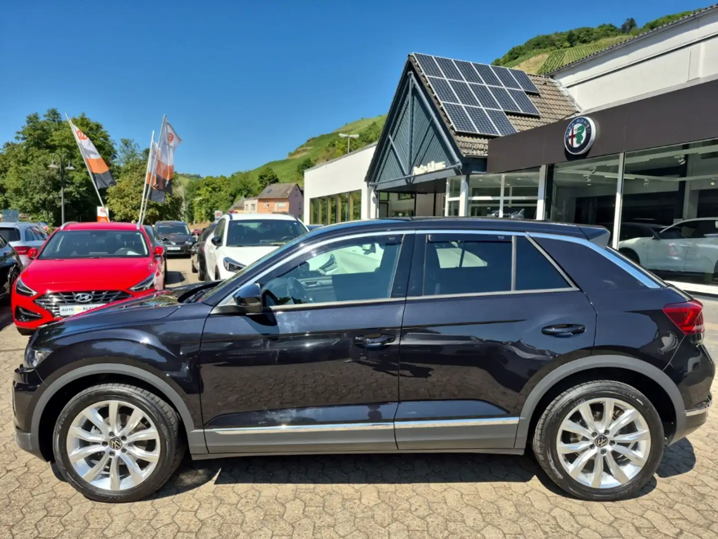 Volkswagen T-Roc 1.5 TSI Sport IQ-Drive AHK LED Navi Kamera Schwarz - 2