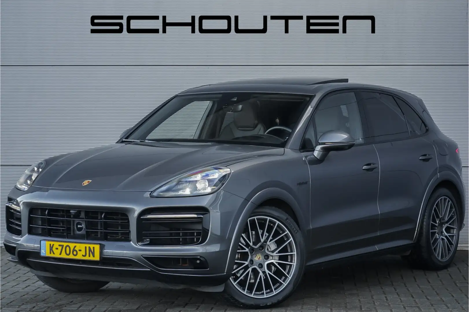 Porsche Cayenne 3.0 E-Hybrid Sport Design & Chrono Pano 360° Bose Grijs - 1