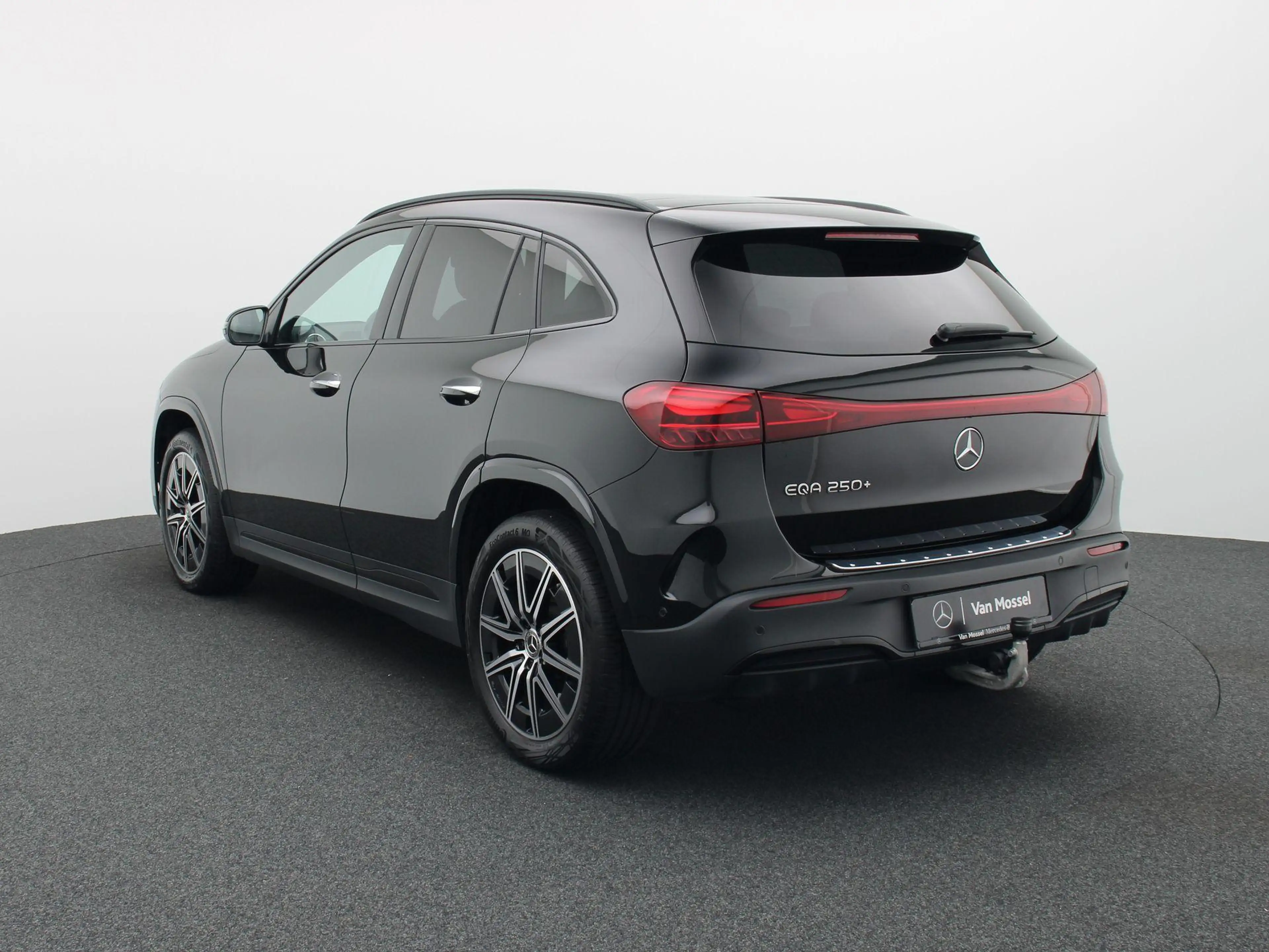 Mercedes-Benz EQA 250 250+ Star Edition + AMG LINE + BURMESTER + PANO + — photo 2