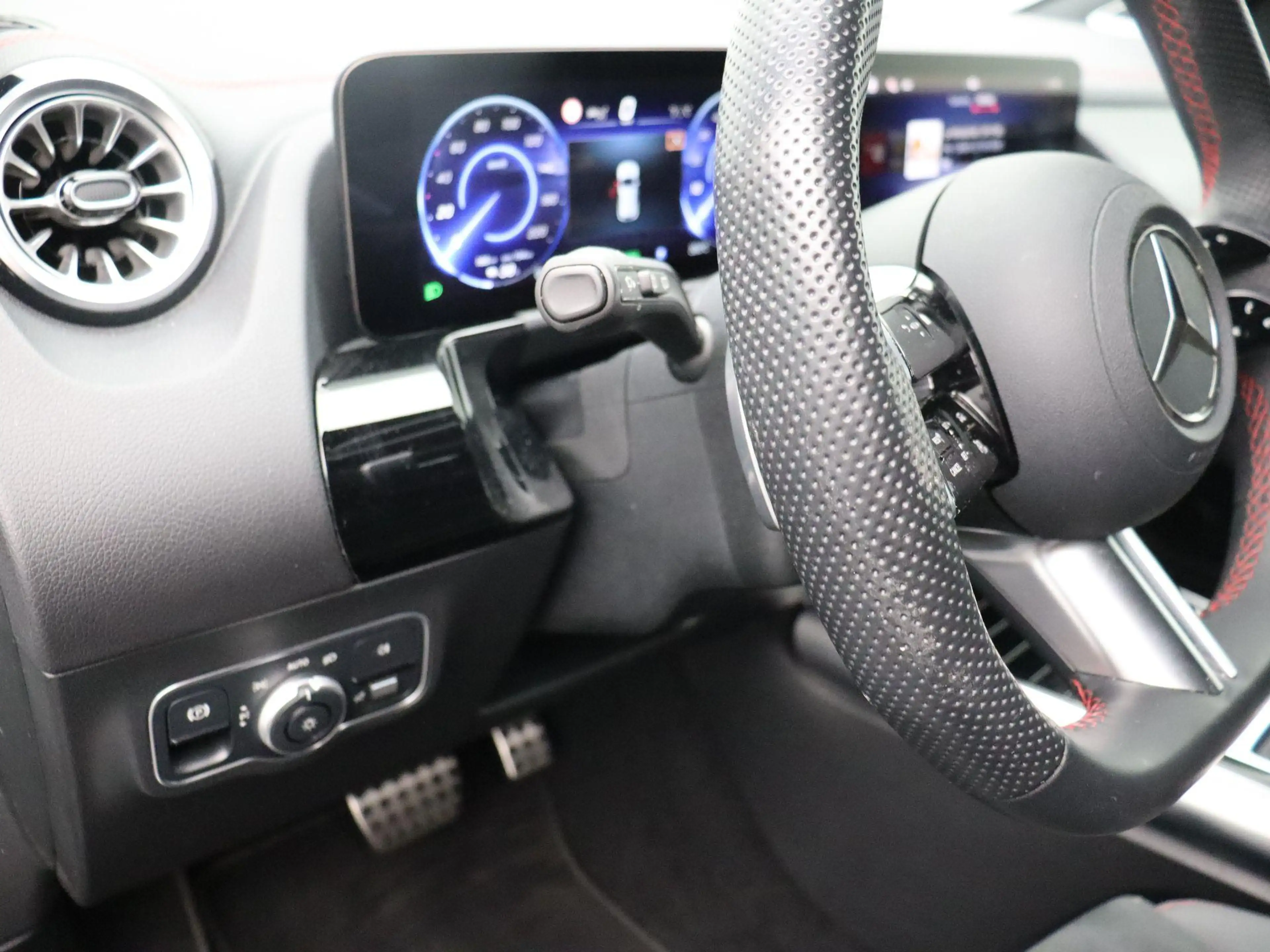Mercedes-Benz EQA 250 250+ Star Edition + AMG LINE + BURMESTER + PANO + — photo 9