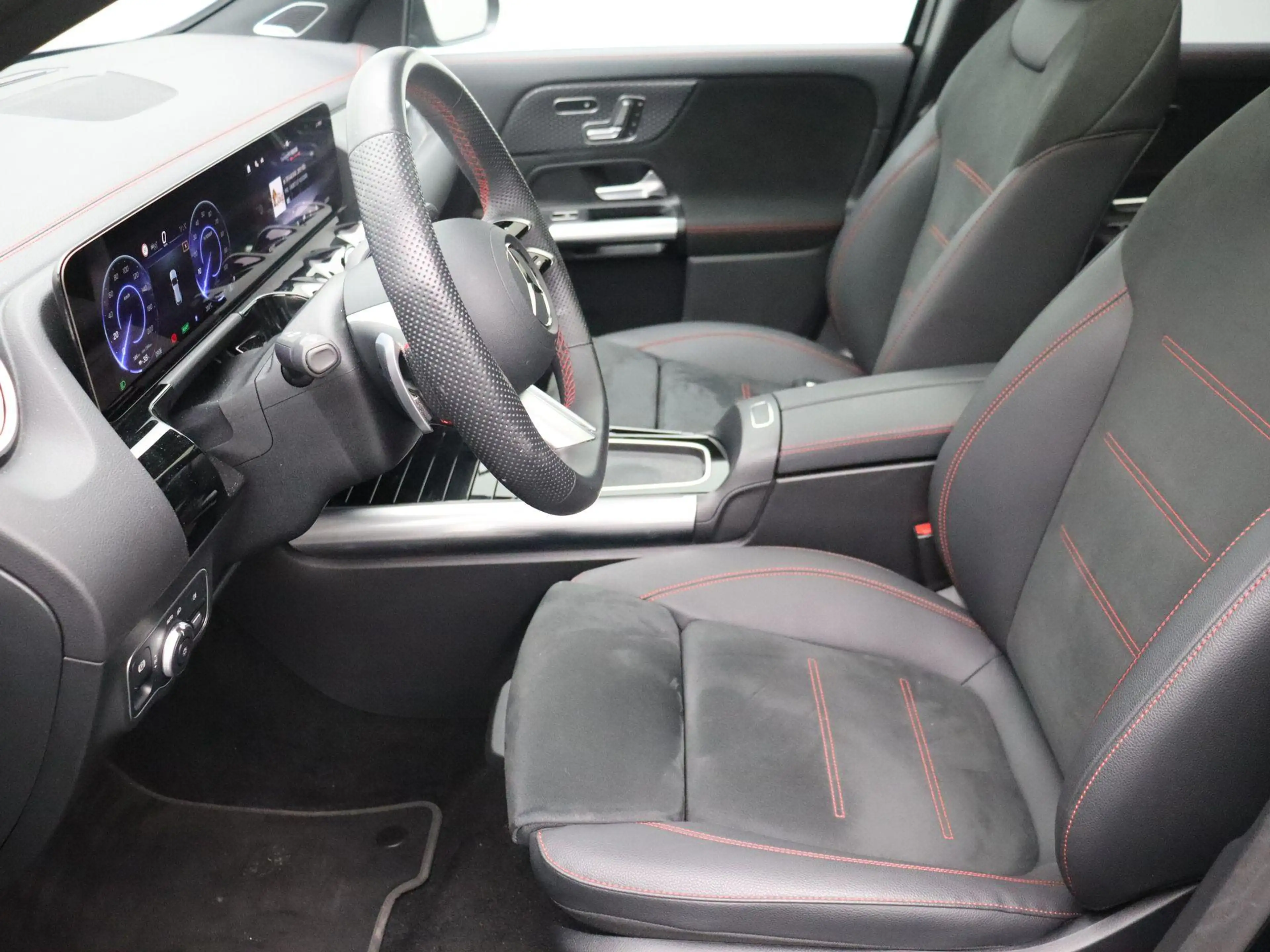 Mercedes-Benz EQA 250 250+ Star Edition + AMG LINE + BURMESTER + PANO + — photo 10