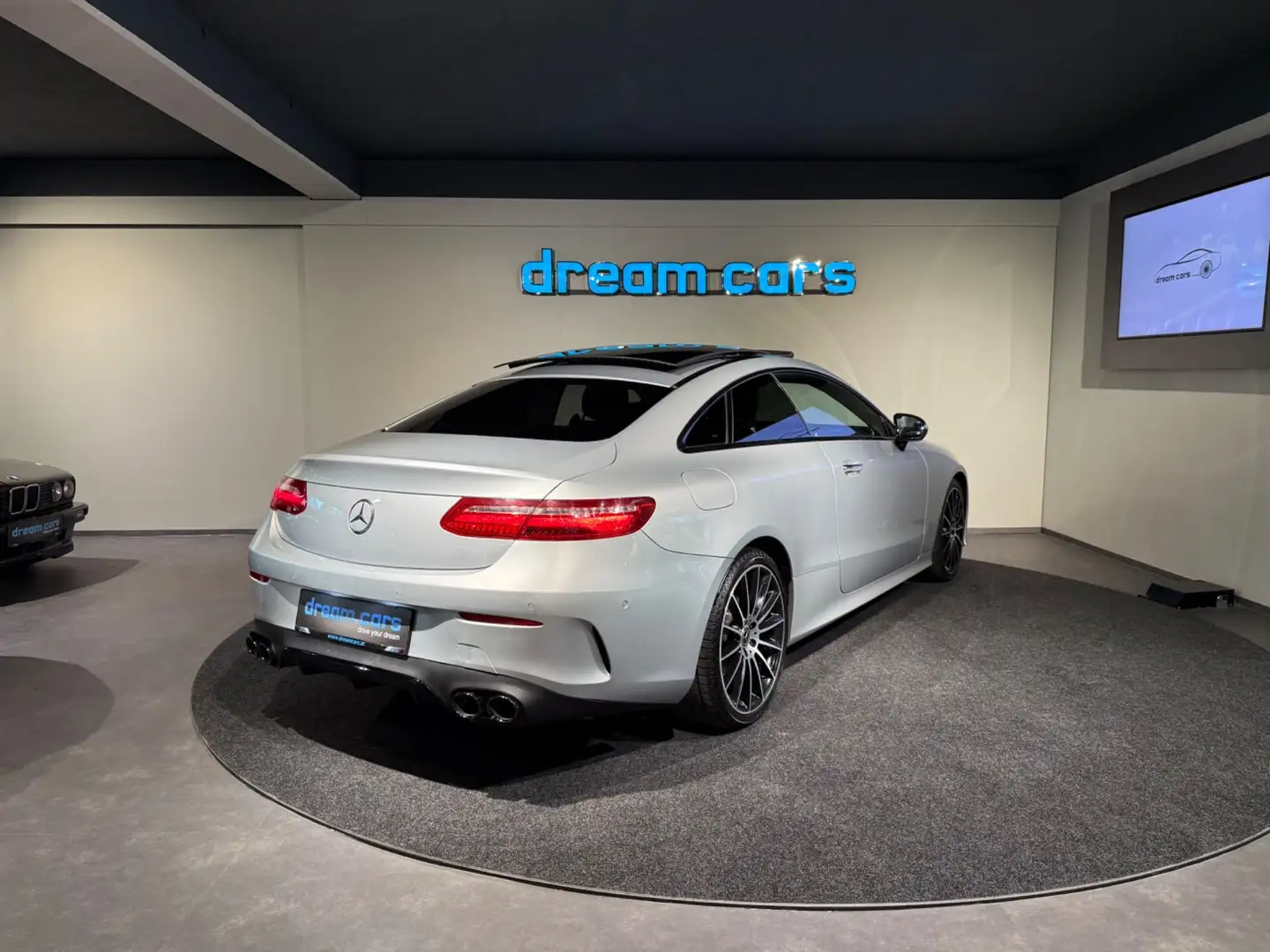 Mercedes-Benz E 220 d Coupe Aut. / AMG LINE / NIGHT PAKET / PANO / Grigio - 2