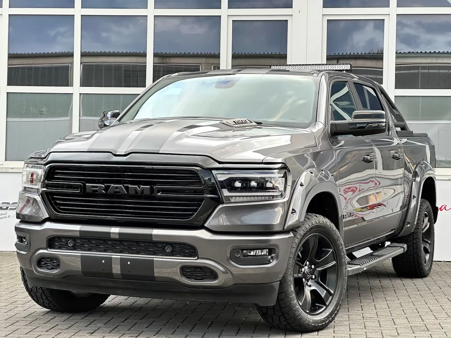 Dodge RAM 1500 Bigh. Offroad 5,7L 4x4 Prins HUD LED Grau - 1
