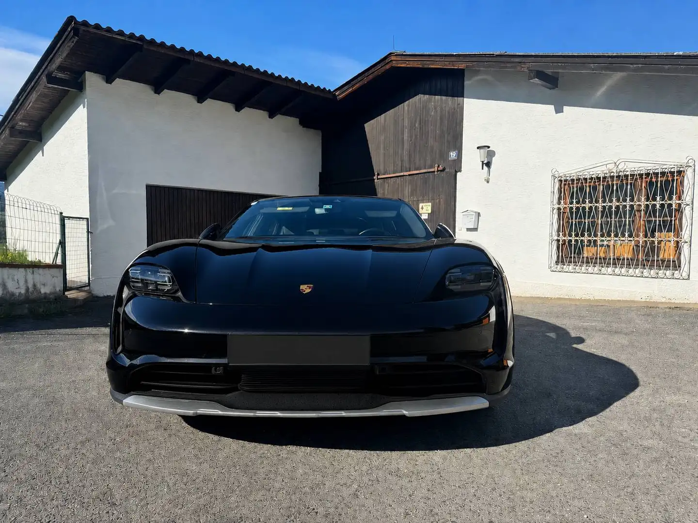 Porsche Taycan Taycan 4 Cross Turismo 83,7kWh 4 Cross Turismo Schwarz - 1