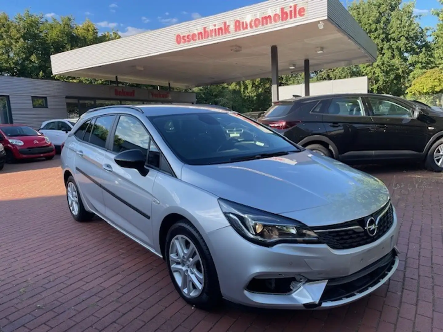 Opel Astra Sports Tourer 1,5*Navi*SHZ*PDC*Carplay* Silber - 1