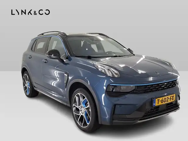 Lynk & Co 01 view 15