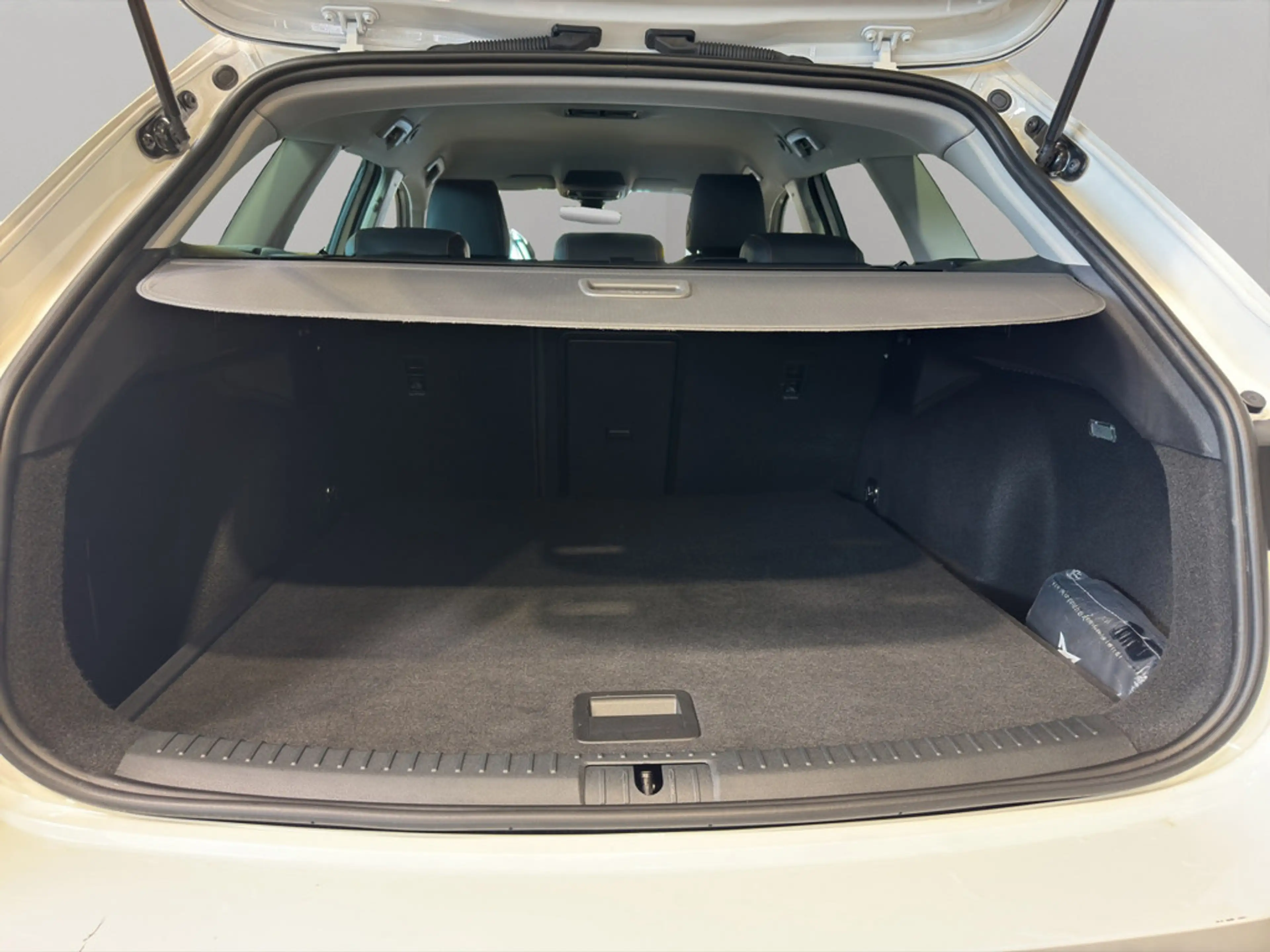 CUPRA Leon Sportstourer 2.0 TSI VZ 4Drive LED PANO — photo 9