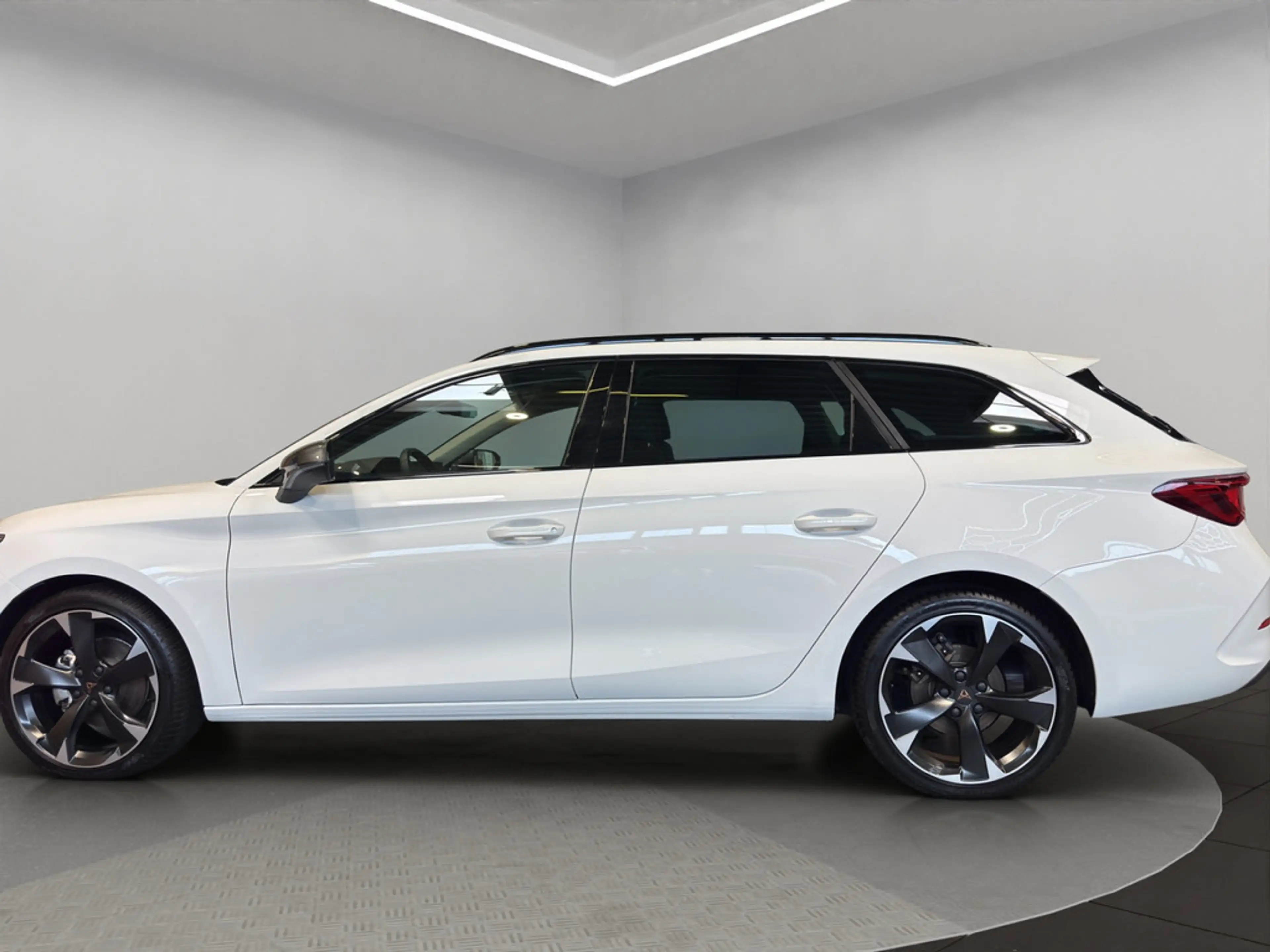 CUPRA Leon Sportstourer 2.0 TSI VZ 4Drive LED PANO — photo 2