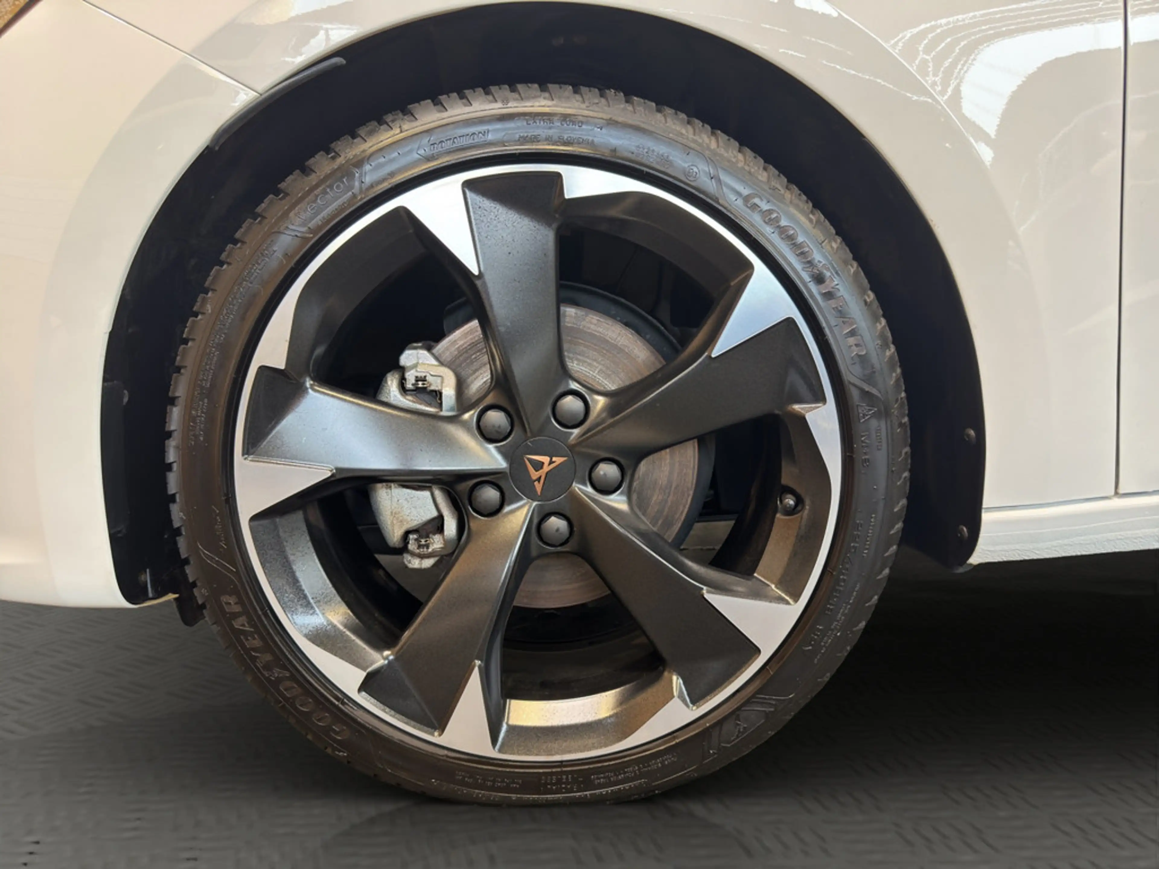 CUPRA Leon Sportstourer 2.0 TSI VZ 4Drive LED PANO — photo 10