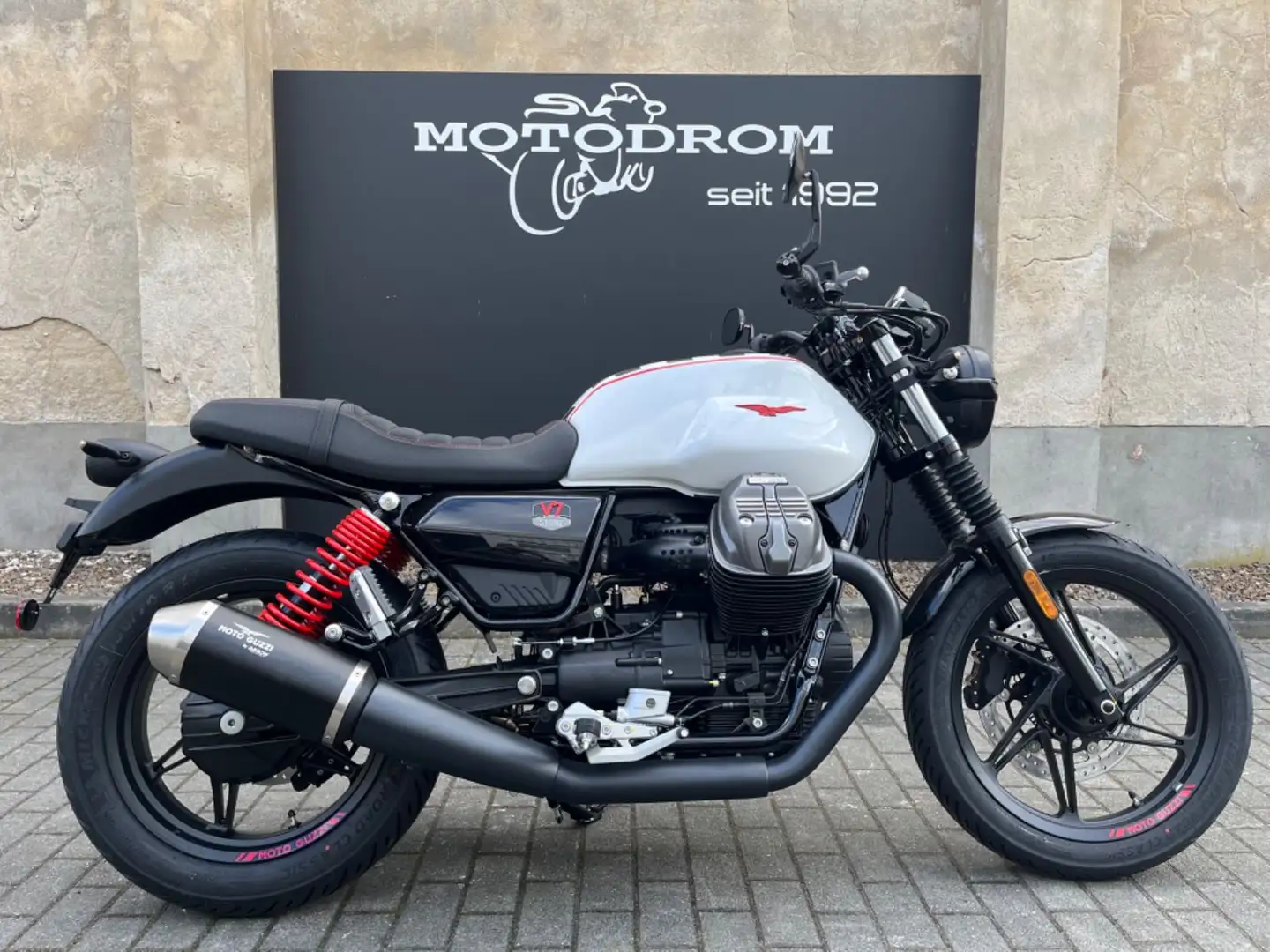 Moto Guzzi V 7 Stone Ten Blanc - 1