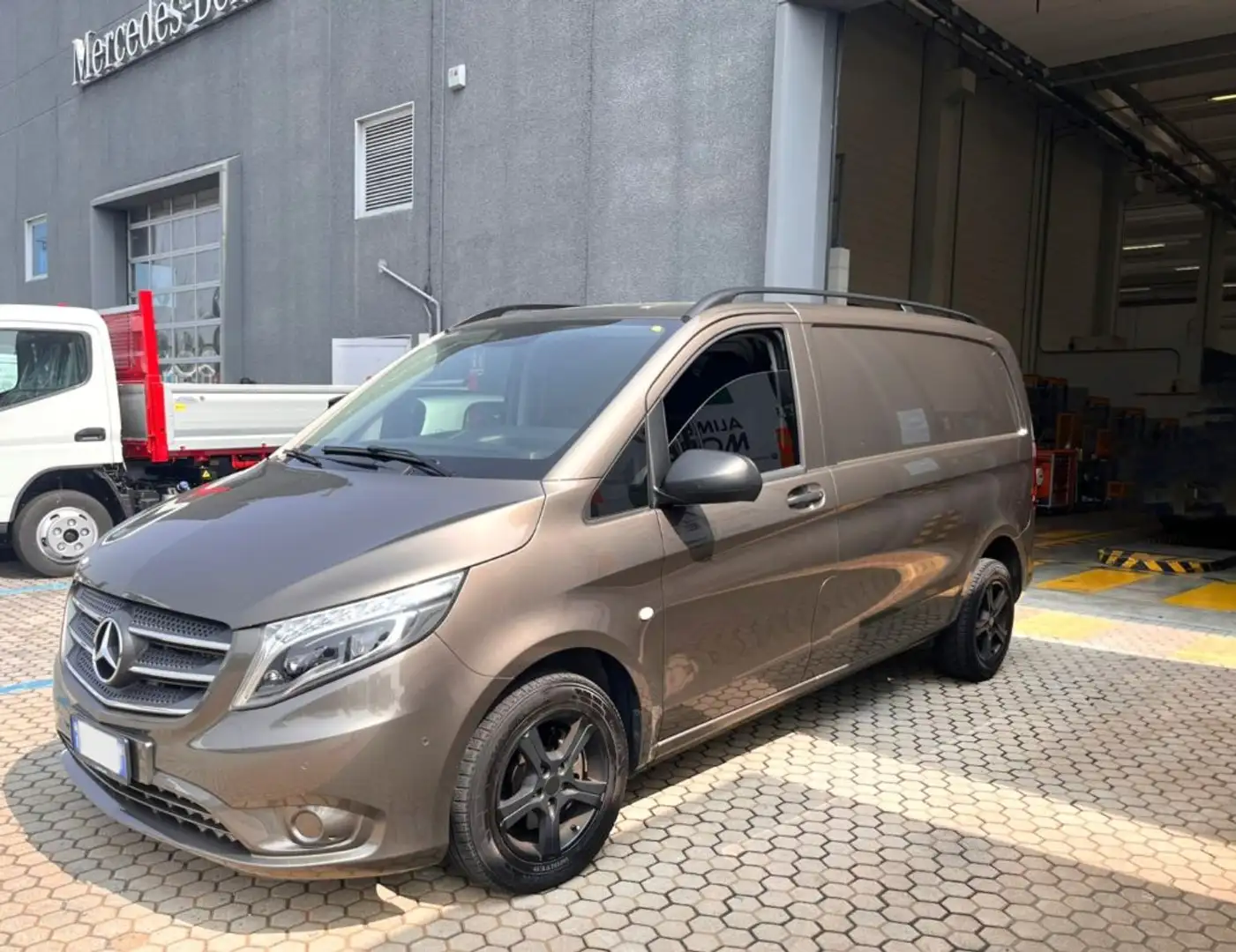 Mercedes-Benz Vito 116 CDI Furgone Compact Grau - 1