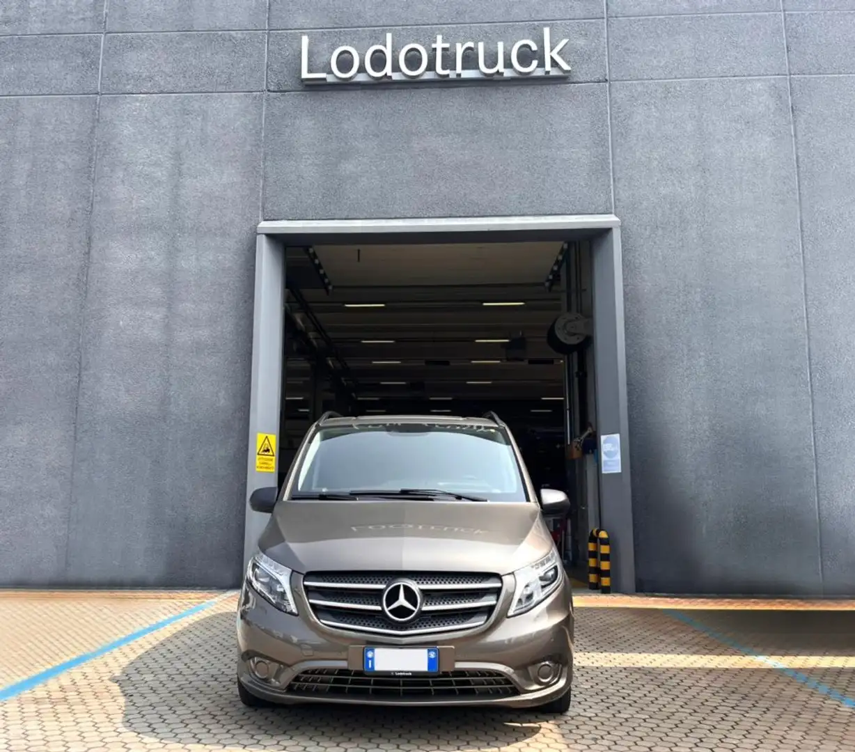 Mercedes-Benz Vito 116 CDI Furgone Compact Grau - 2