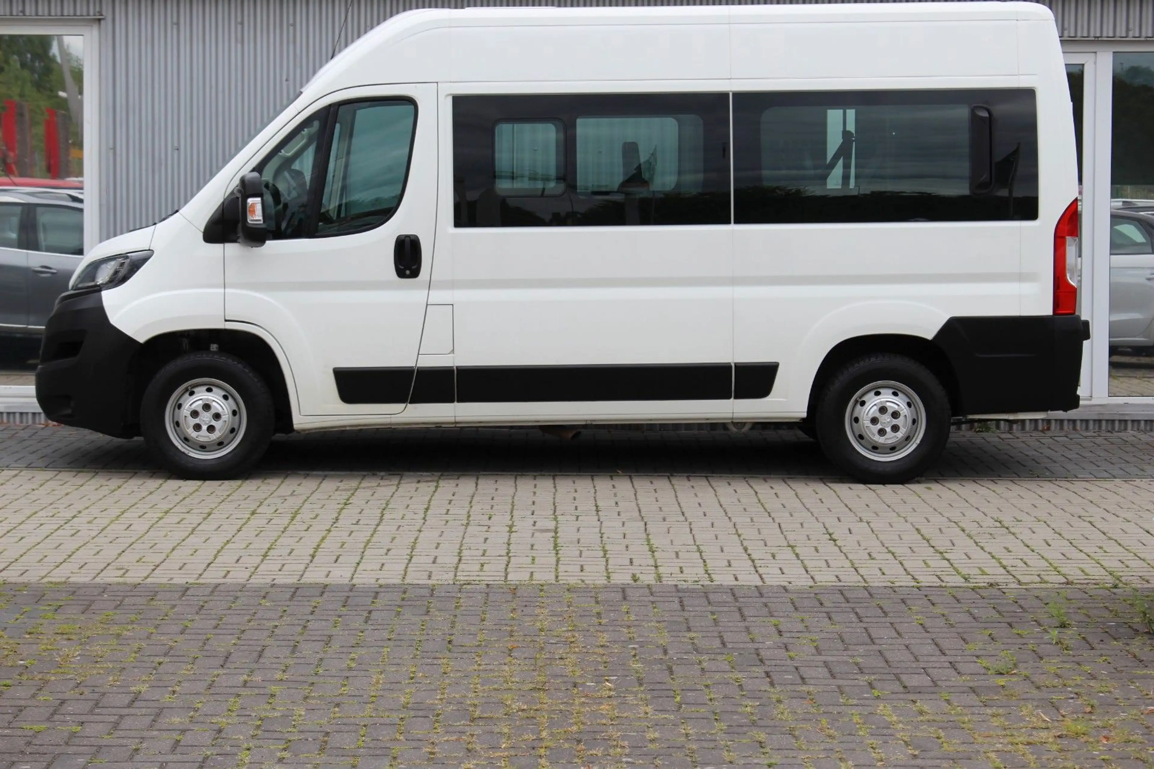 Peugeot Boxer Kombi 333 L2H2 Active Blue-HDi 140+Klimaa. — photo 2