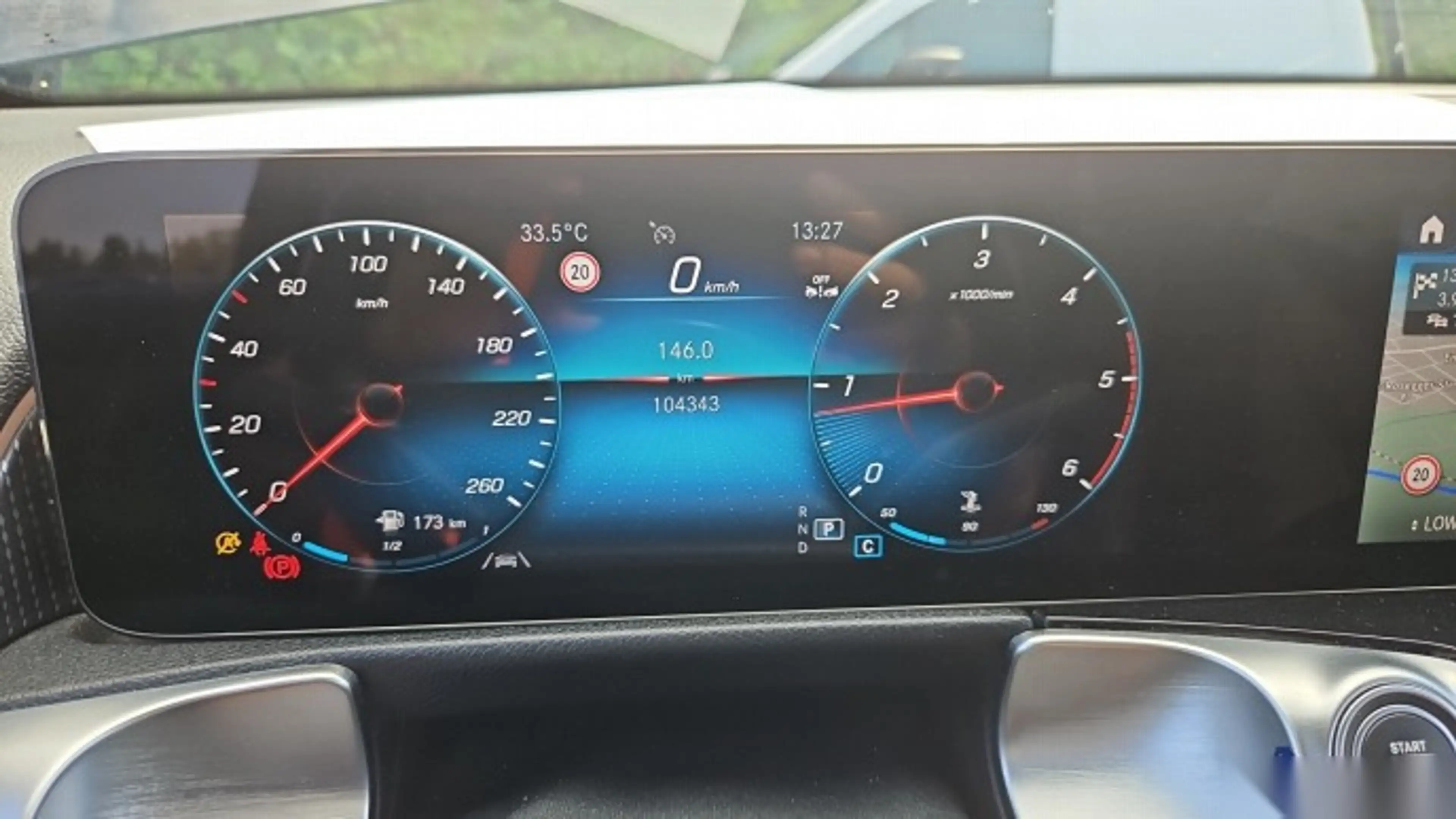Mercedes-Benz GLB 200 NAVI KLIMAAUT LED RADIO TEMPO MFL SHZ VC STHZG AHK KAMERA RFK — photo 7