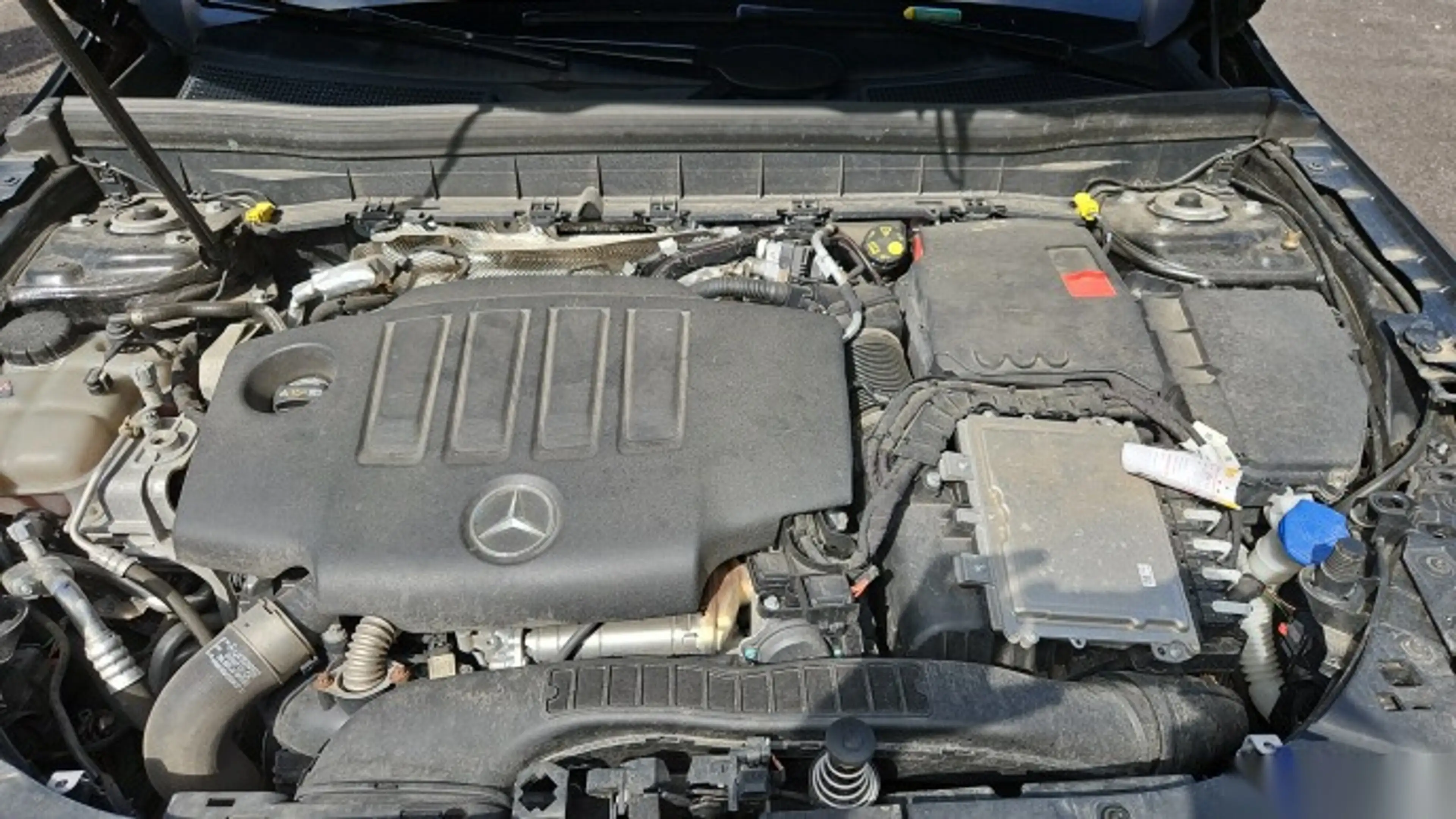Mercedes-Benz GLB 200 NAVI KLIMAAUT LED RADIO TEMPO MFL SHZ VC STHZG AHK KAMERA RFK — photo 11