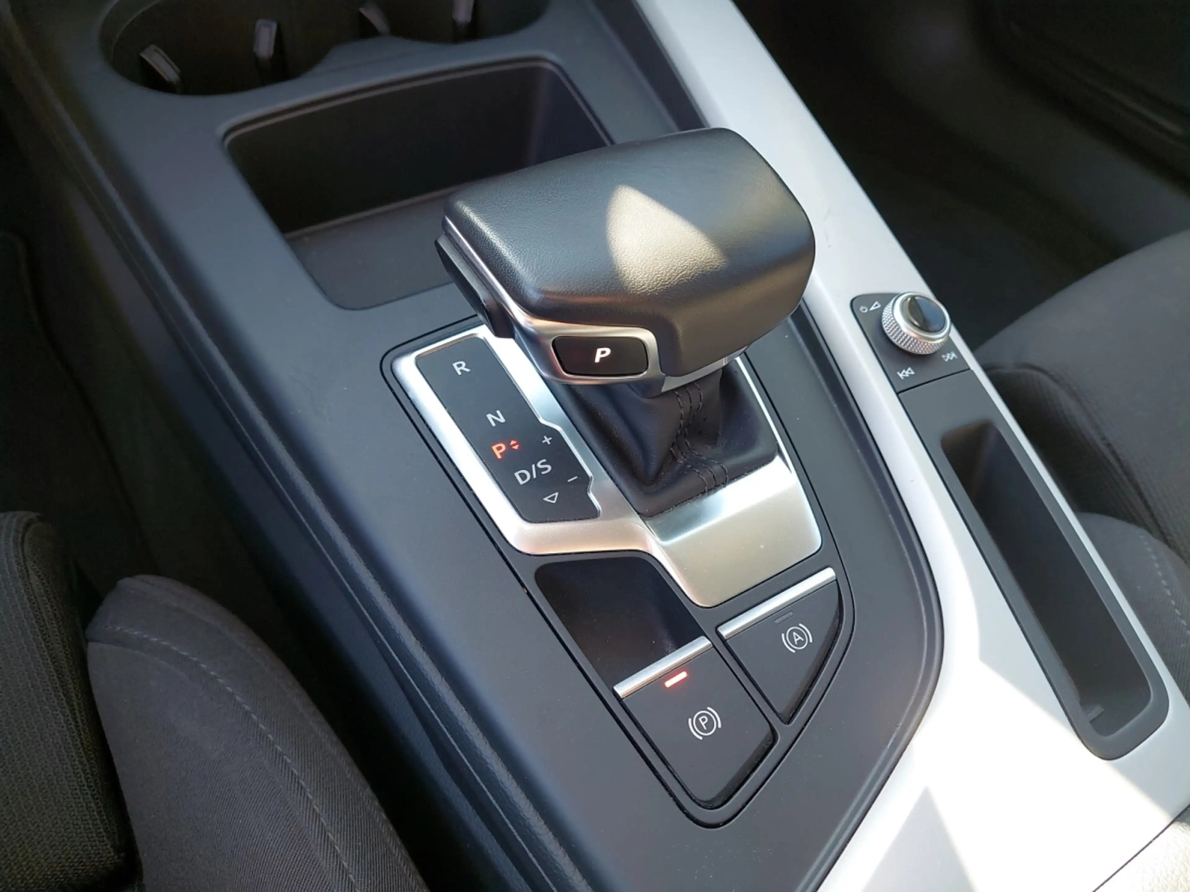 Audi A4 Avant 35 TDI S-tronic — photo 14