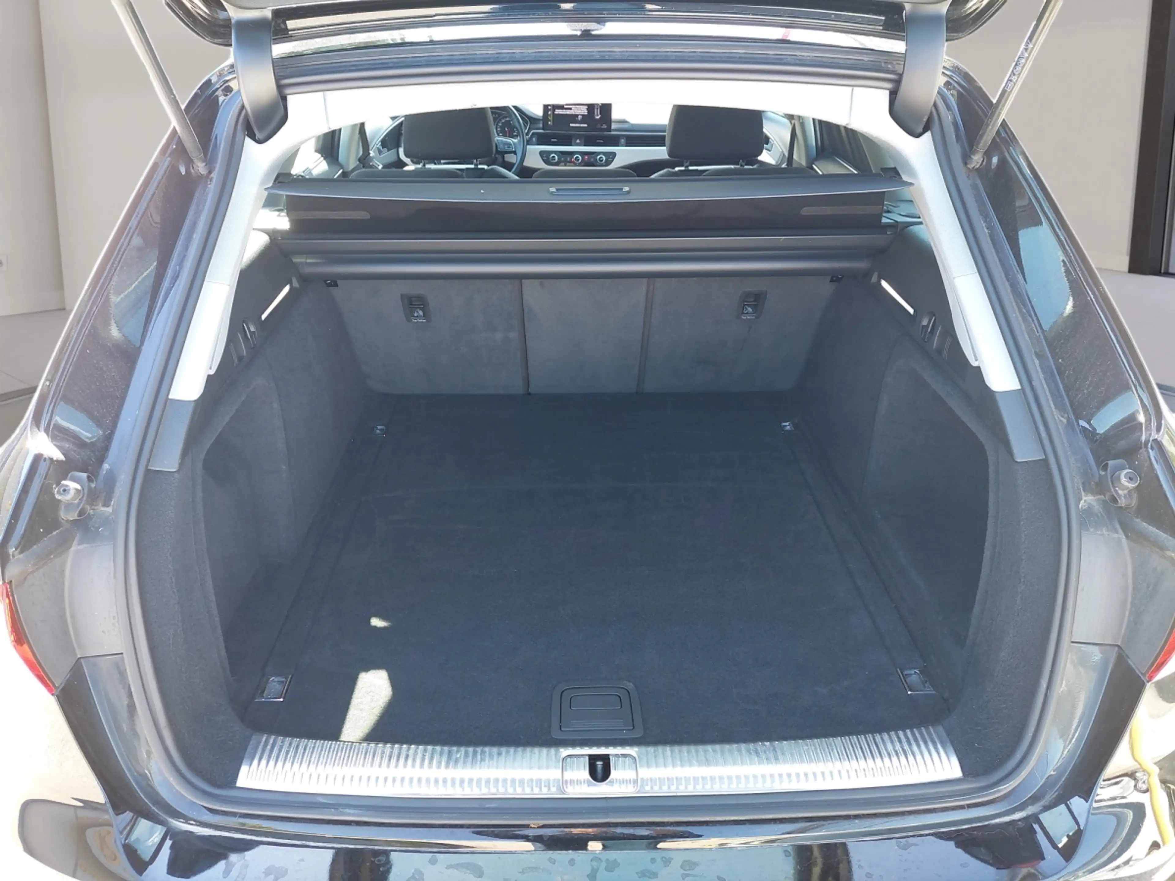 Audi A4 Avant 35 TDI S-tronic — photo 11