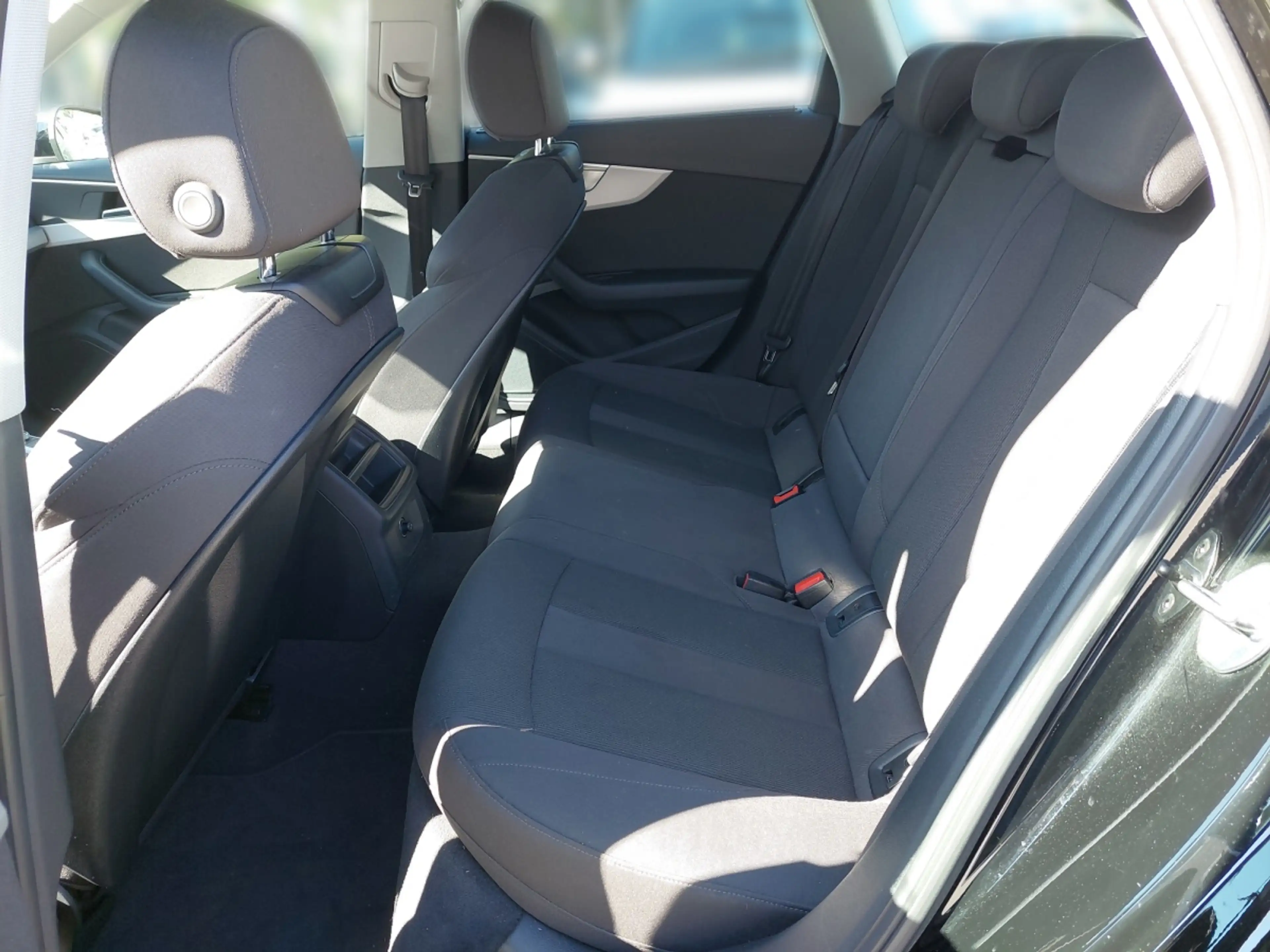 Audi A4 Avant 35 TDI S-tronic — photo 10