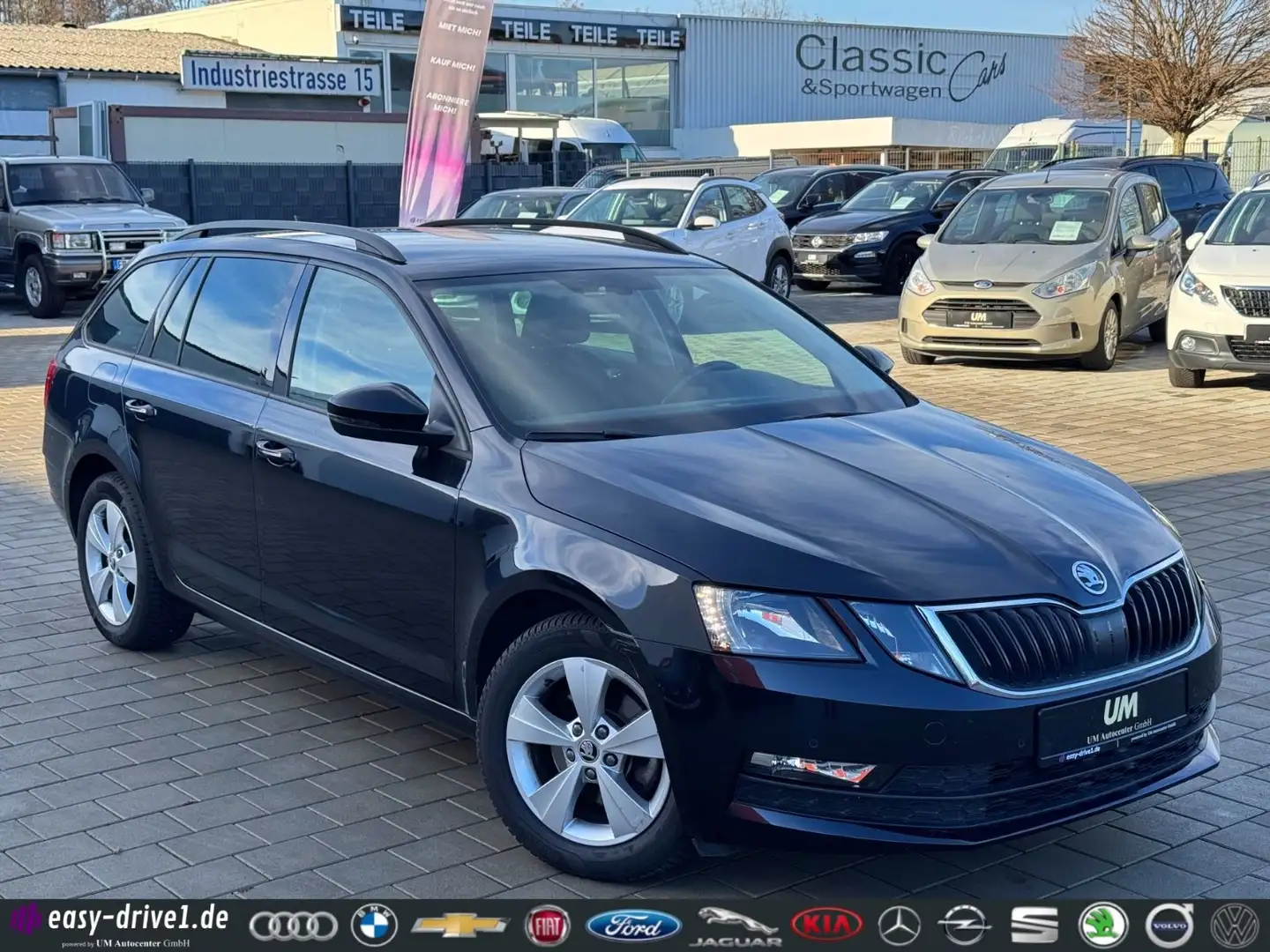 Skoda Octavia Combi 1.5 TSI Business/TEMPOMAT/NAVI/PDC Schwarz - 1