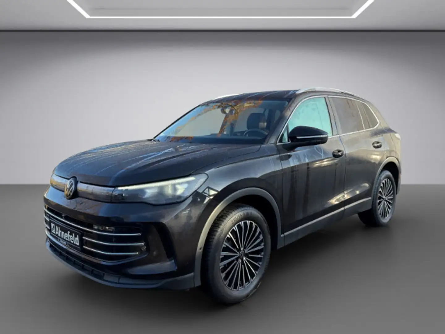 Volkswagen Tiguan 2.0 TDI Elegance 4Motion DSG Schwarz - 2
