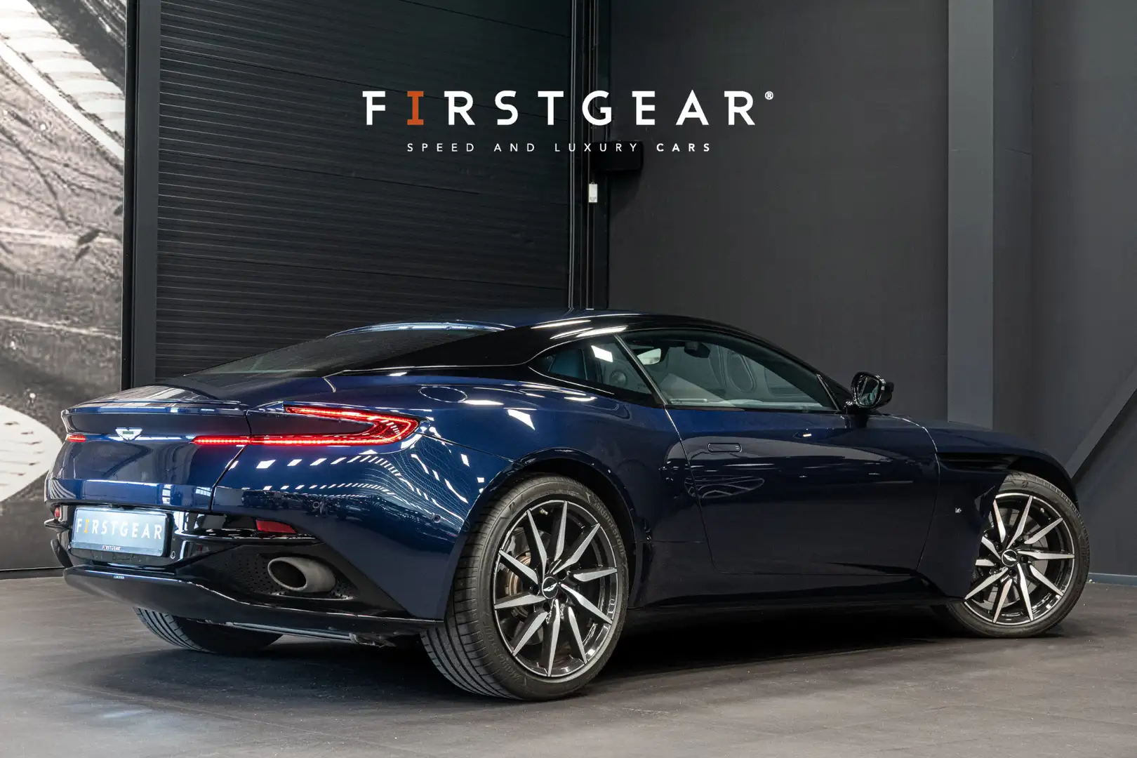Aston Martin DB11 5.2 V12 *Bang & Olufsen / Surround View / Vol. Led Синій - 2