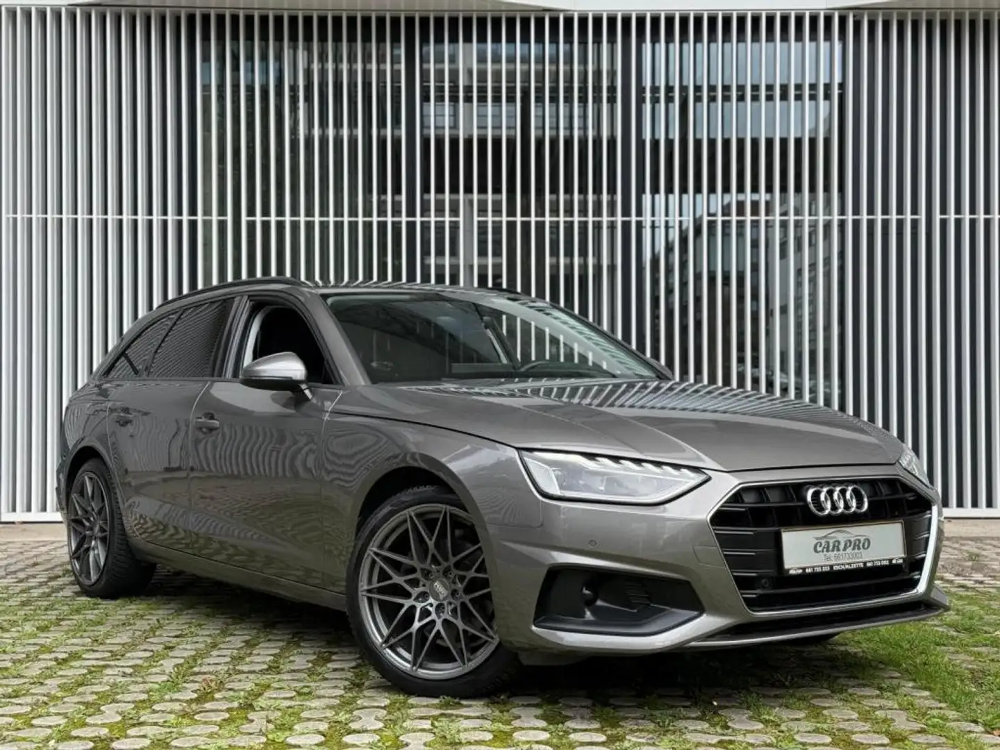 Audi A4 Avant 2.0 TDI / FACELIFT / S TRONIC / S LINE Gris - 2