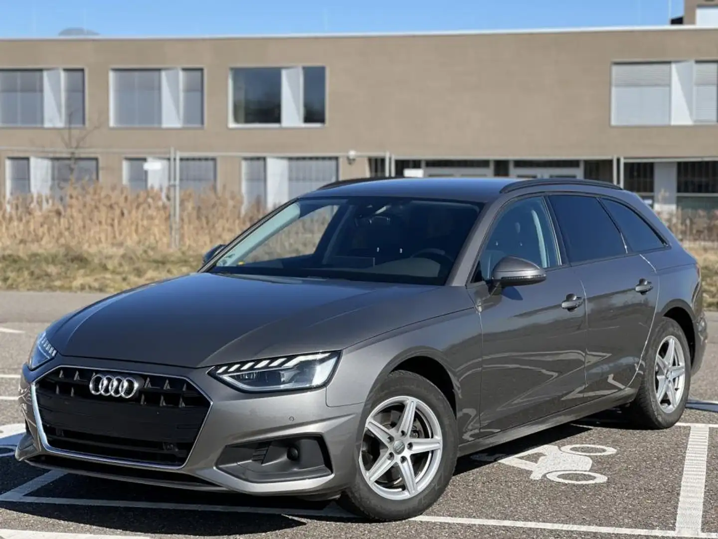 Audi A4 Avant 2.0 TDI Gris - 1