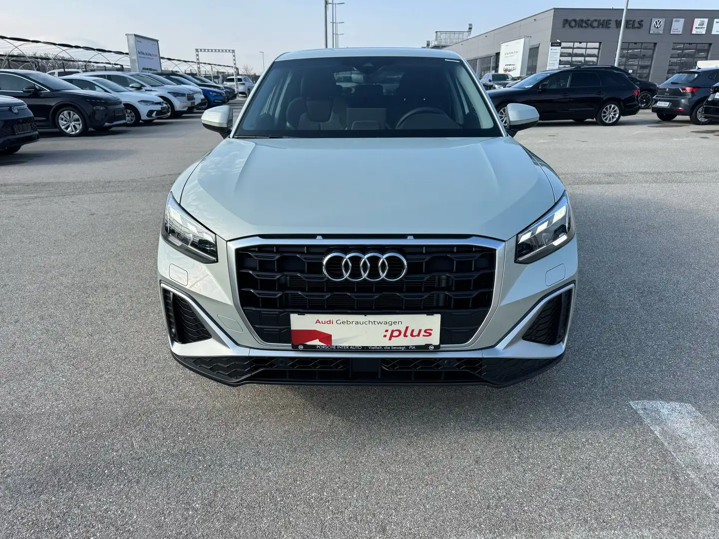 Audi Q2 30 TFSI S line Silber - 2