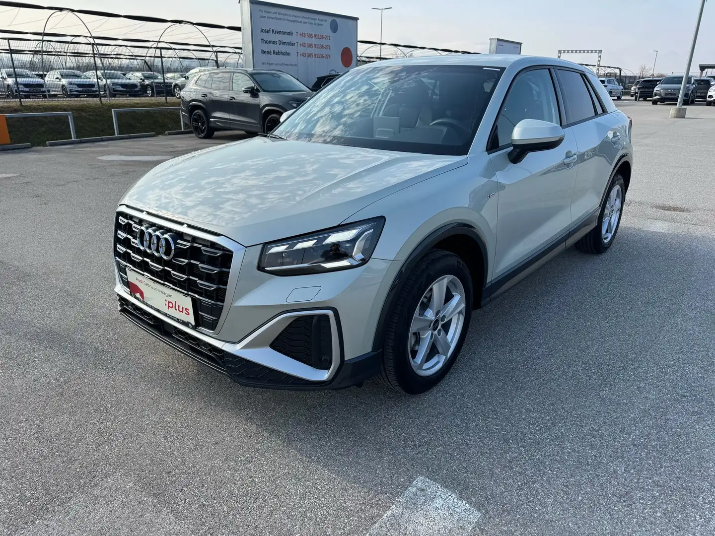 Audi Q2 30 TFSI S line Silber - 1