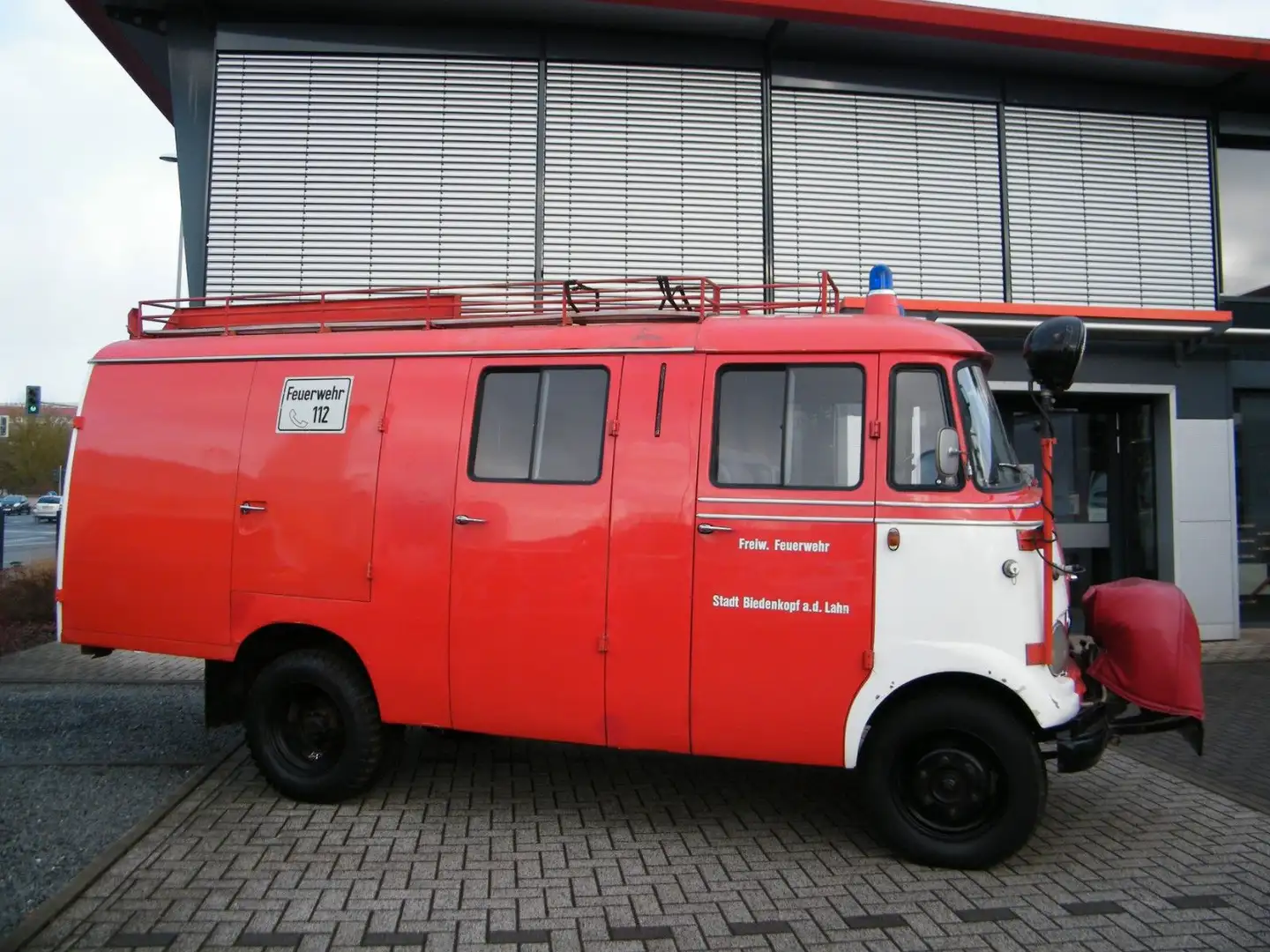 Mercedes-Benz Feuerwehr Leiterfahrzeug LF8-TSA 319 Червоний - 2