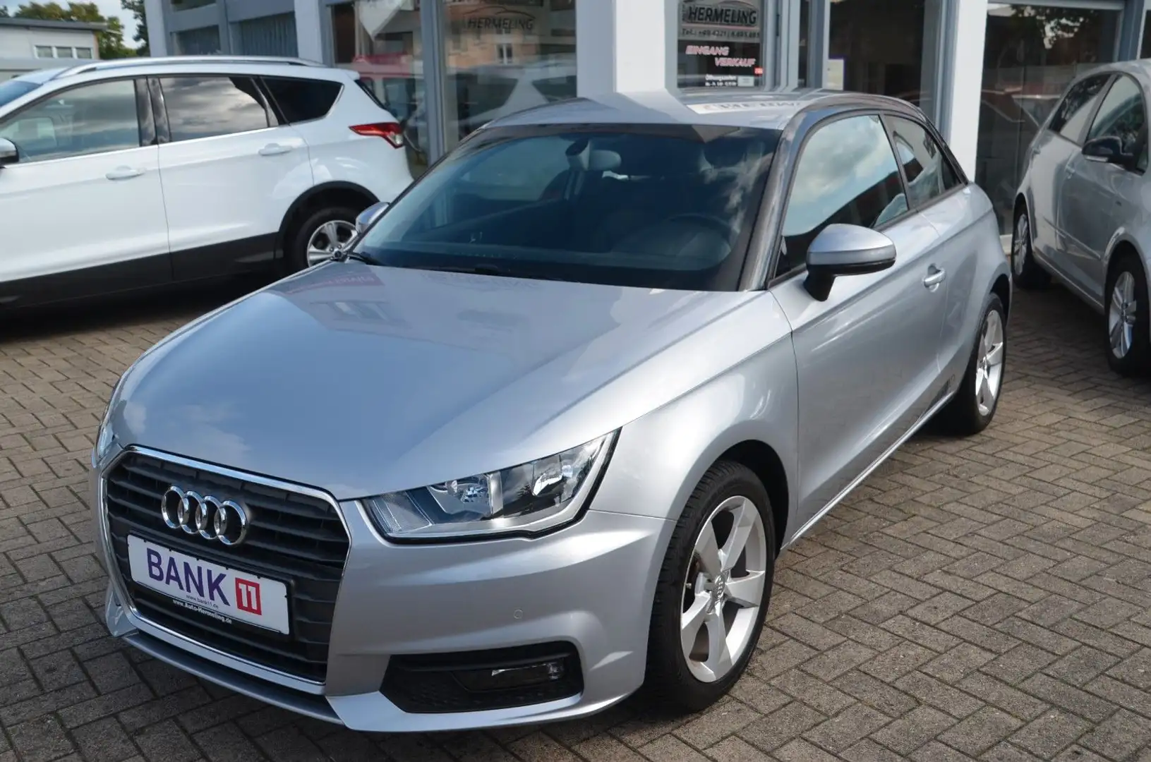 Audi A1 1.0 TFSI ultra sport Nav|Allwetter|Scheckheft Silber - 1