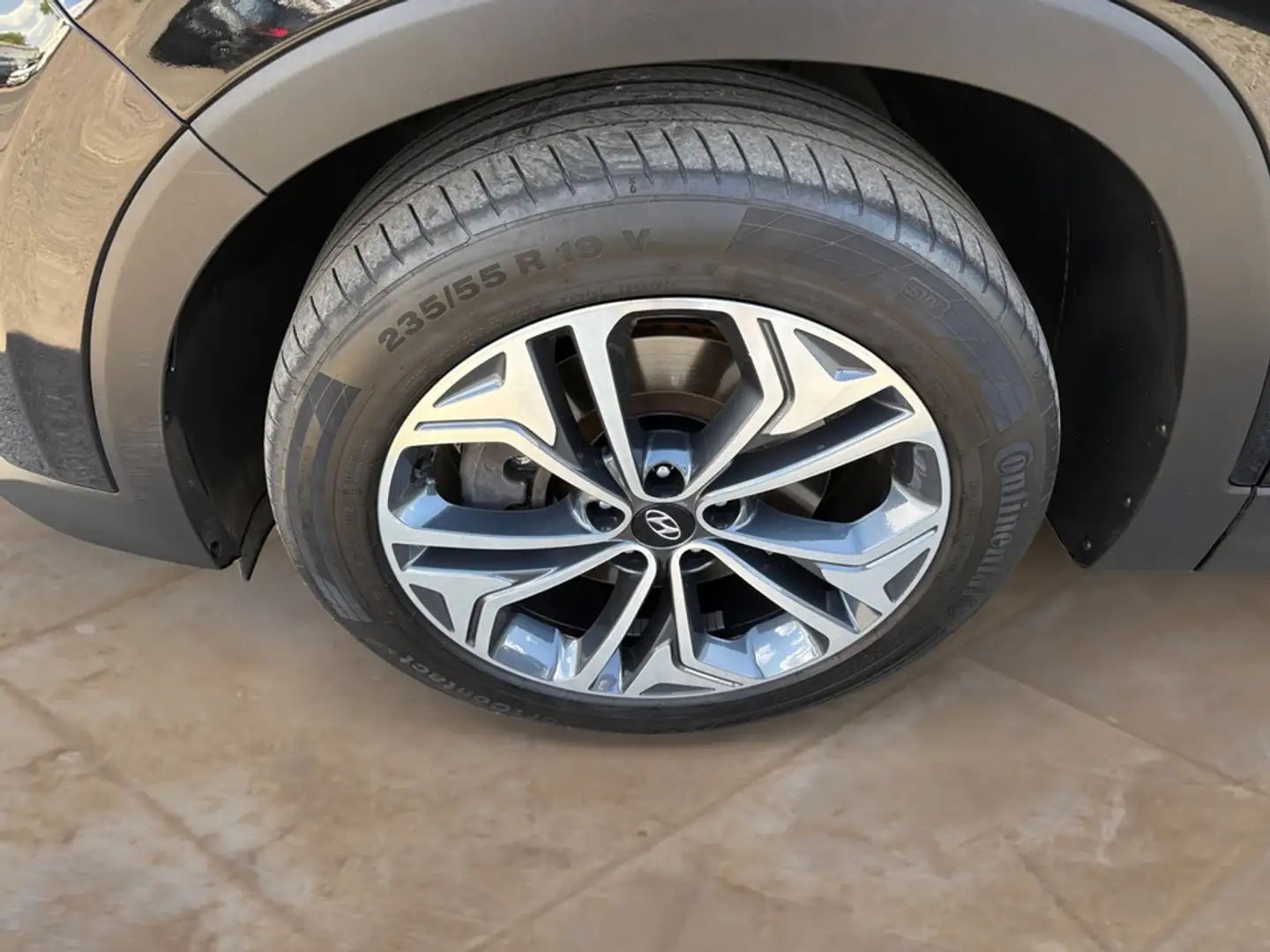 Hyundai SANTA FE Santa Fe 2.2 CRDi Premium 2WD 8AT SEVEN+GARANTIE Zwart - 2