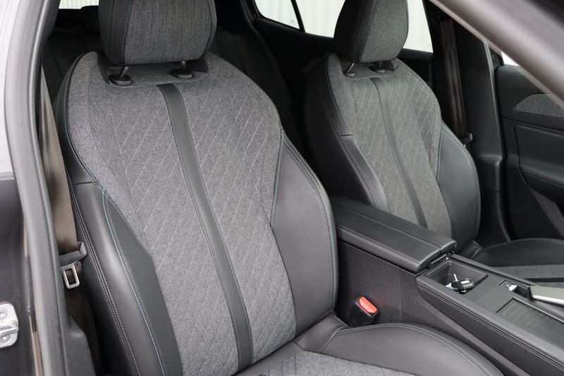 Peugeot 408 1.2 PureTech Allure Pack 130 EAT8 — photo 13