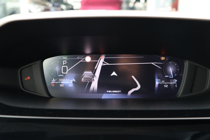 Peugeot 408 1.2 PureTech Allure Pack 130 EAT8 — photo 9