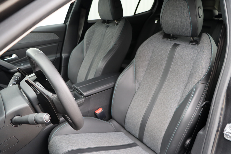 Peugeot 408 1.2 PureTech Allure Pack 130 EAT8 — photo 8