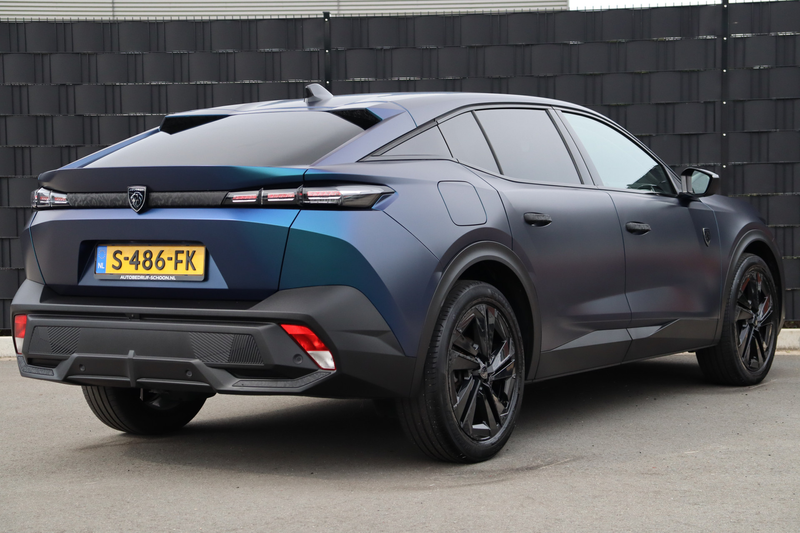 Peugeot 408 1.2 PureTech Allure Pack 130 EAT8 — photo 4