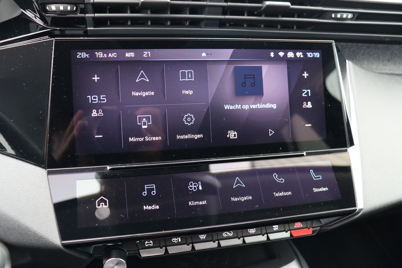 Peugeot 408 1.2 PureTech Allure Pack 130 EAT8 — photo 14