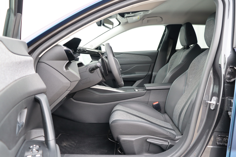 Peugeot 408 1.2 PureTech Allure Pack 130 EAT8 — photo 7