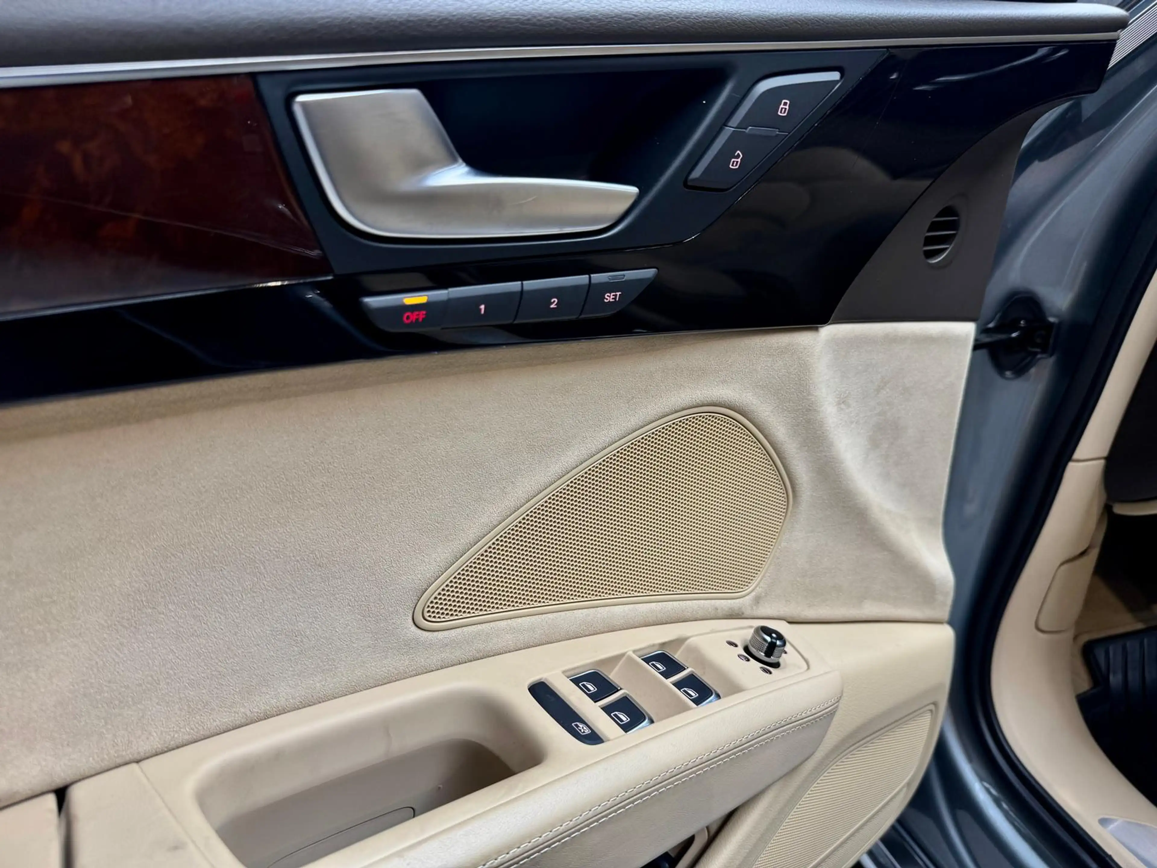 Audi A8 3.0 TDI quattro 3.0 V6 TDI Metallic+2.HAND+ — photo 24