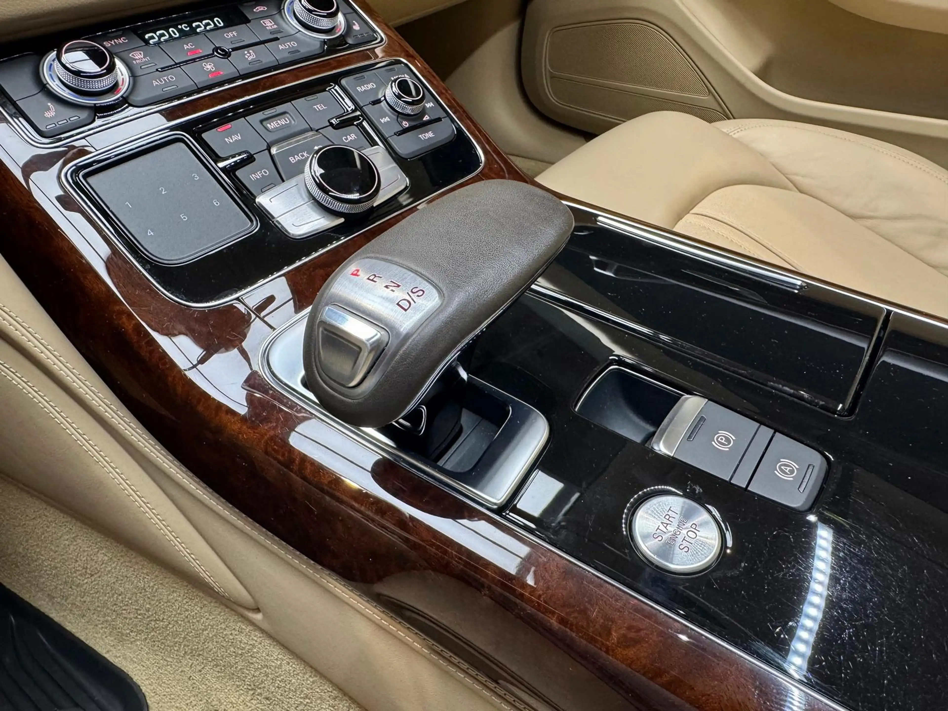Audi A8 3.0 TDI quattro 3.0 V6 TDI Metallic+2.HAND+ — photo 29