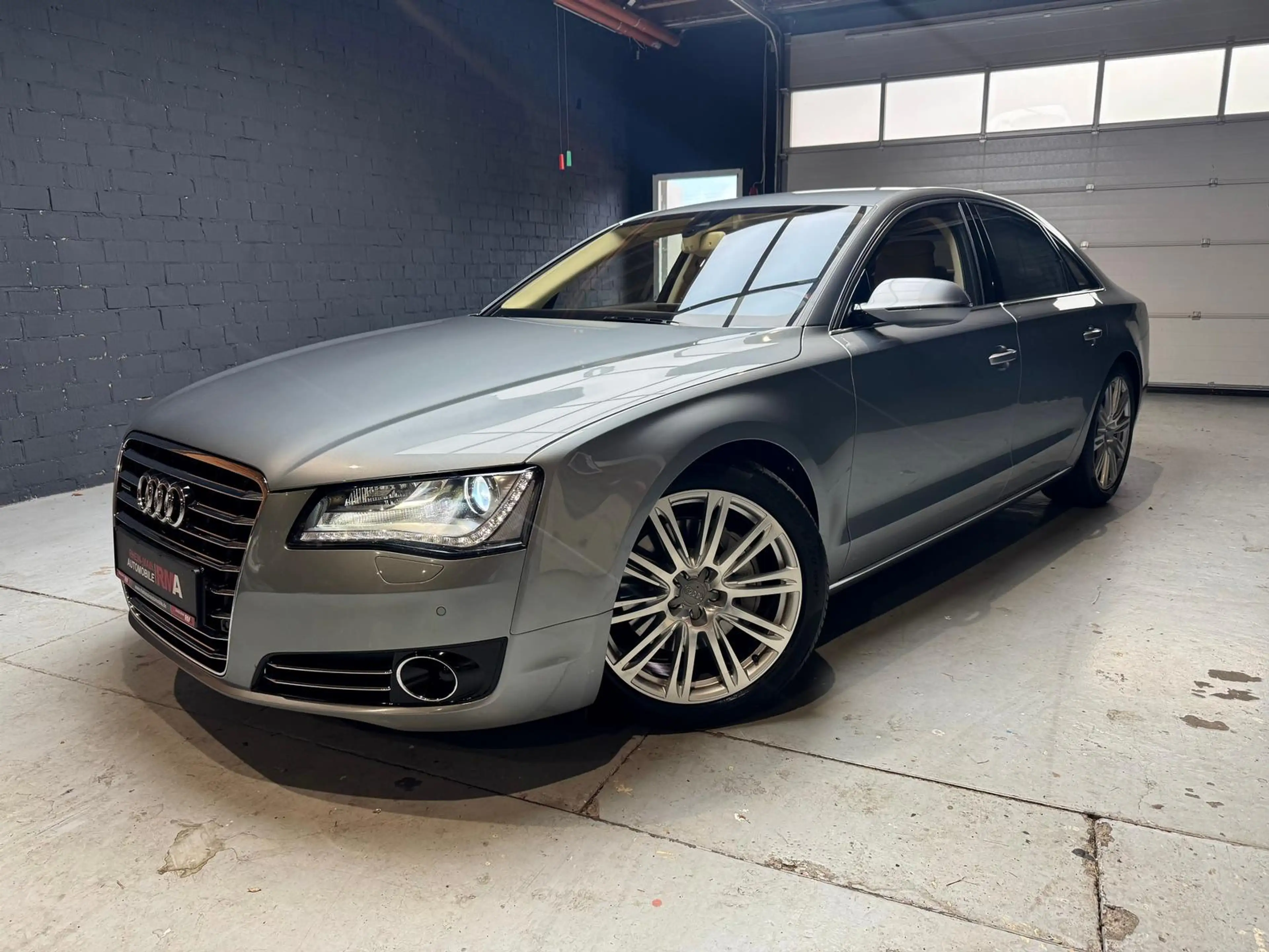 Audi A8 3.0 TDI quattro 3.0 V6 TDI Metallic+2.HAND+