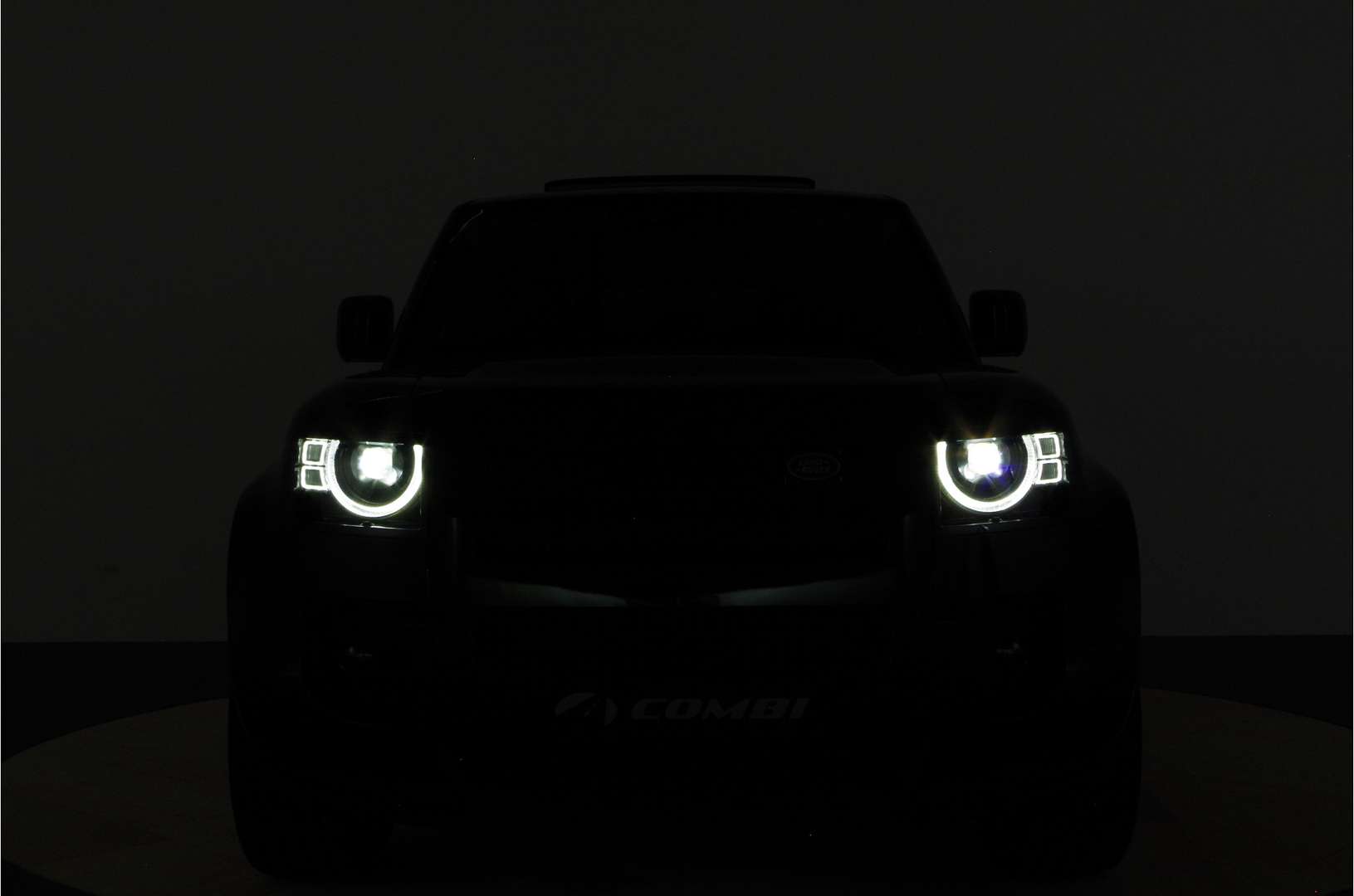 Land Rover Defender 110 P300e X-Dynamic HSE -  - Joinsteer - #5