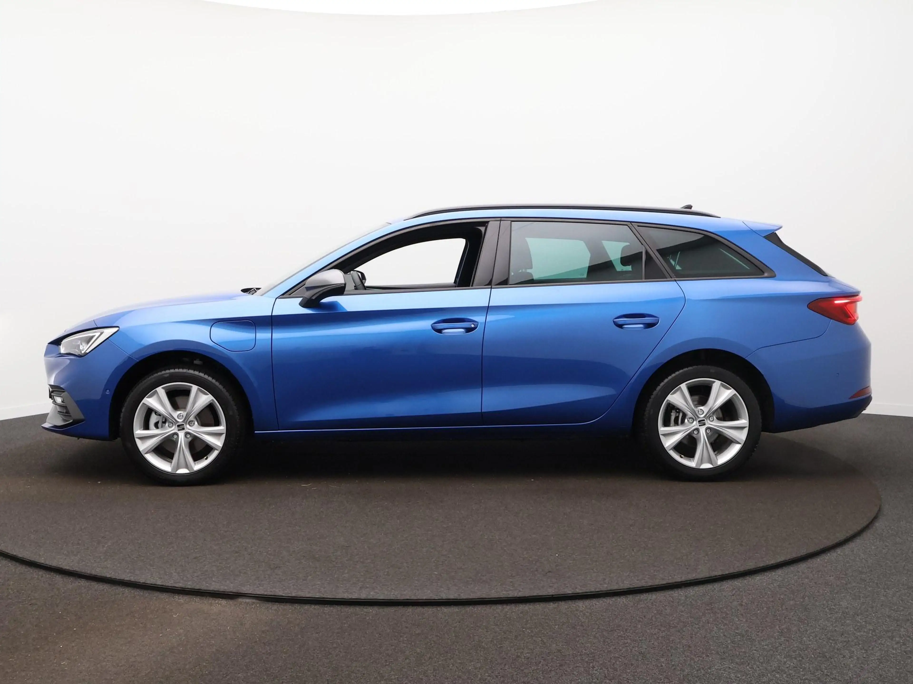 SEAT Leon e-Hybrid Sportstourer FR Business 1.5 TSI eHybrid 150 kW / — photo 10